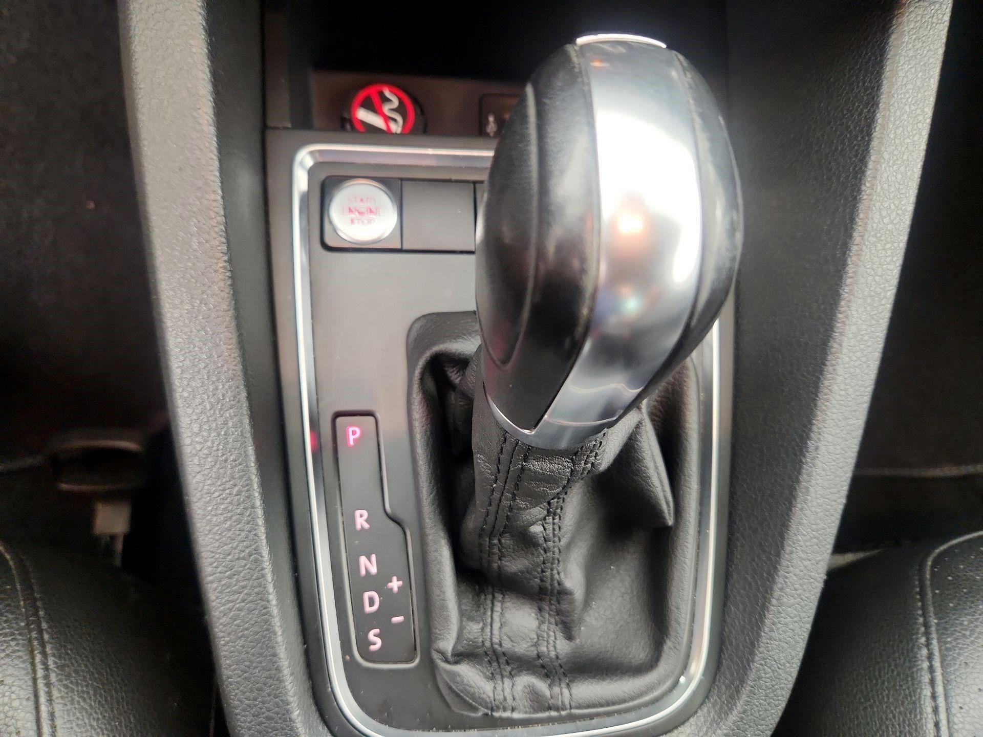 Thumbnail: 2017 Volkswagen Jetta - 17