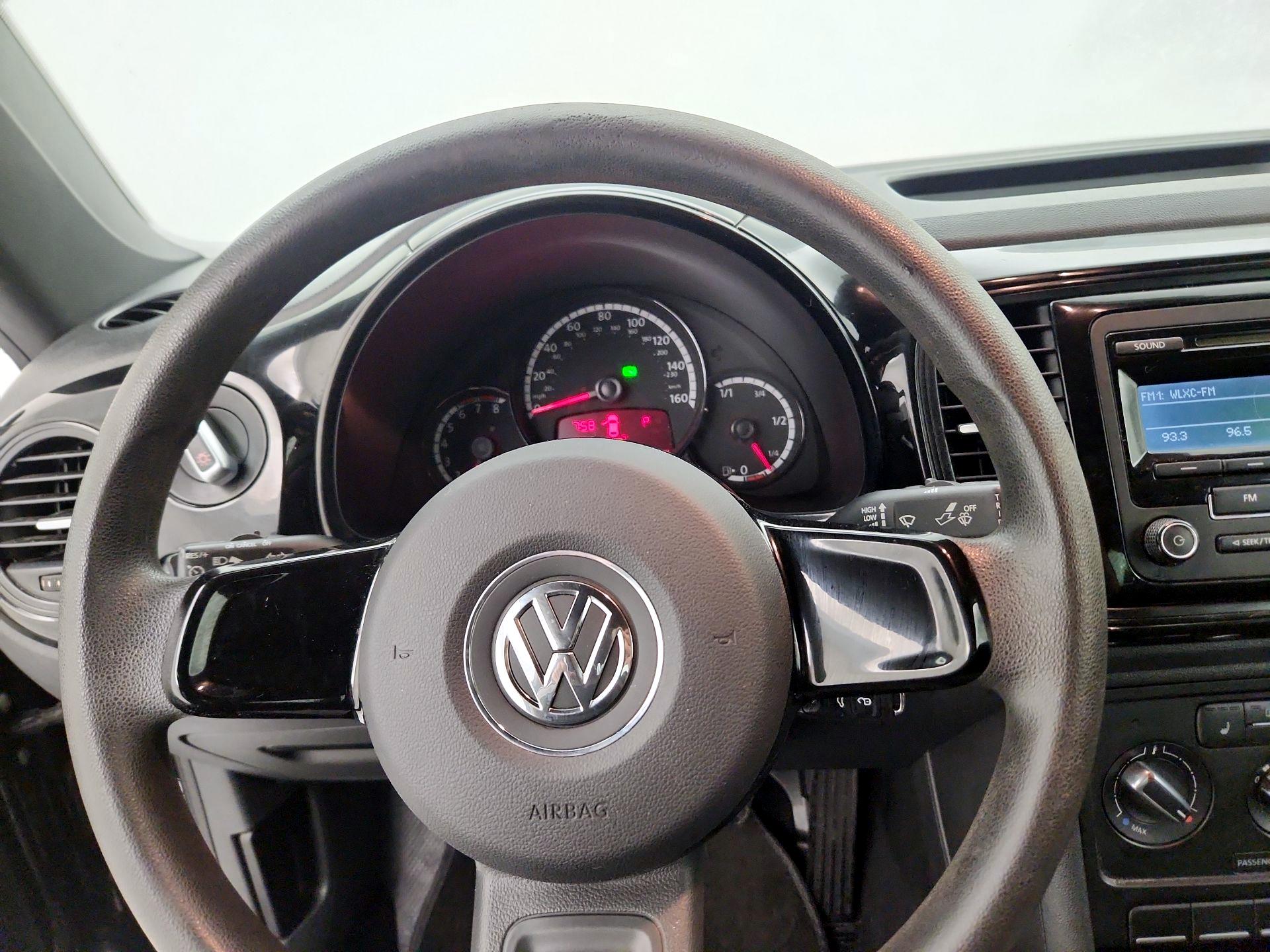 Thumbnail: 2015 Volkswagen Beetle - 10