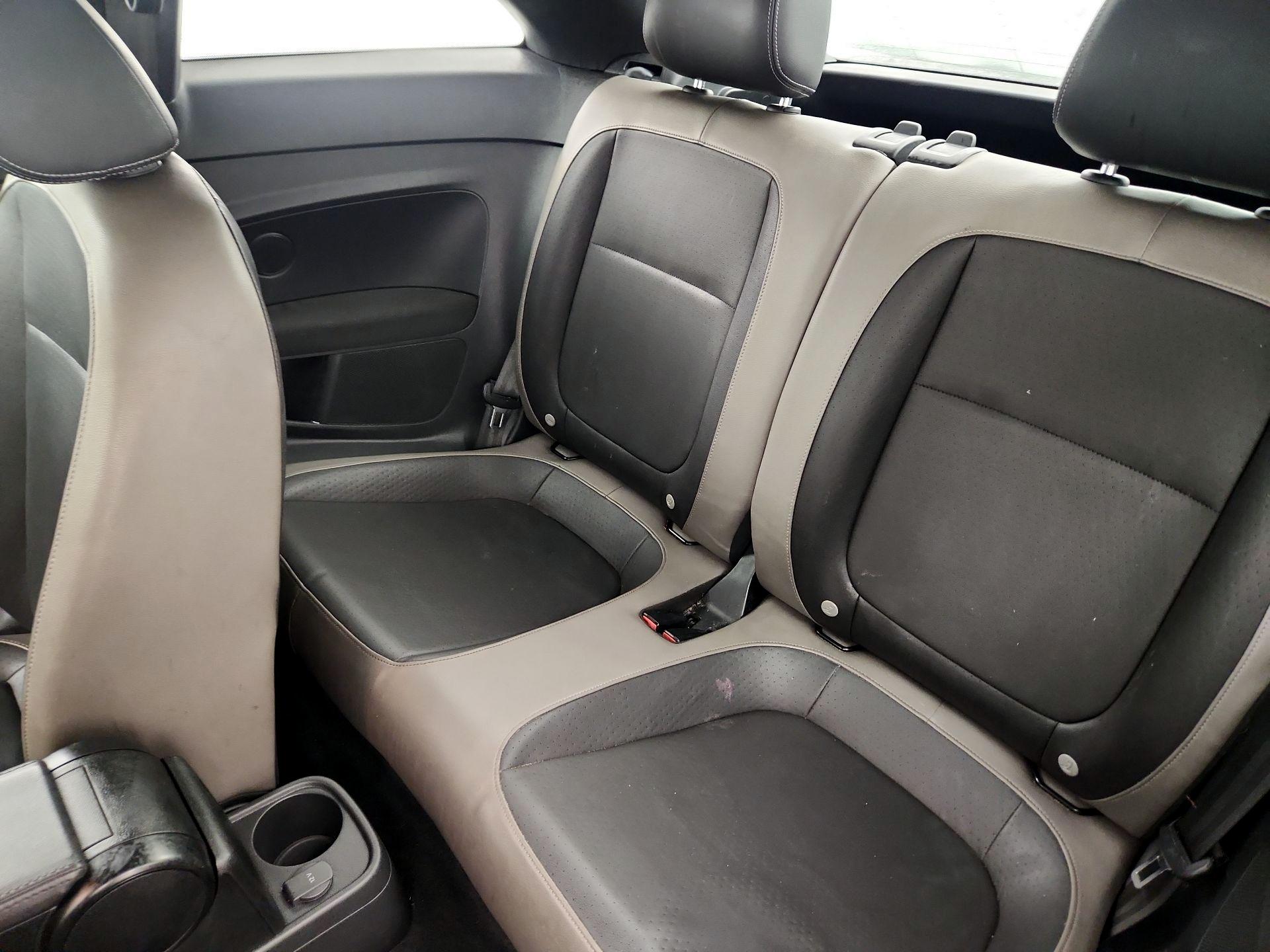 Thumbnail: 2015 Volkswagen Beetle - 18