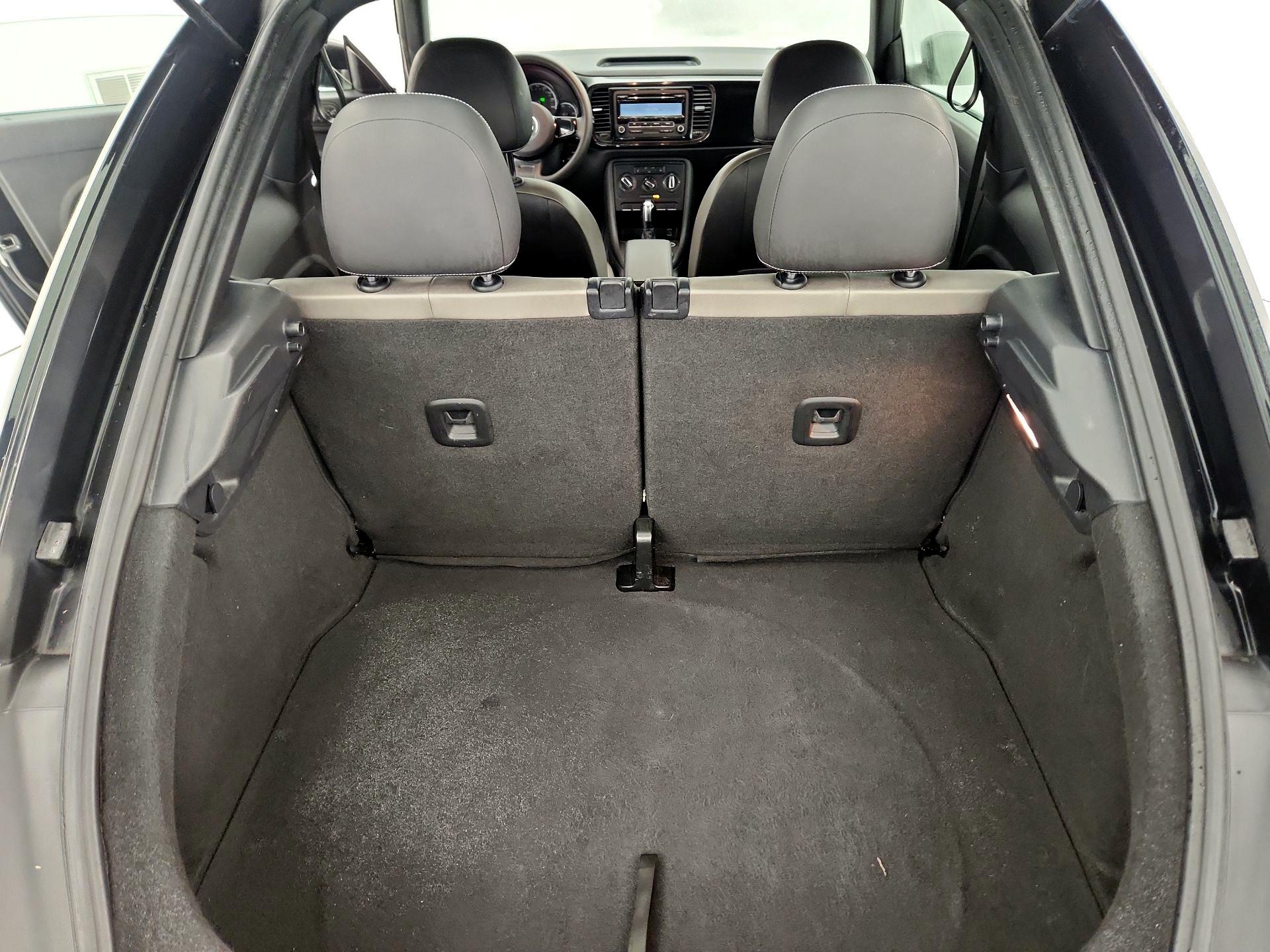 Thumbnail: 2015 Volkswagen Beetle - 19