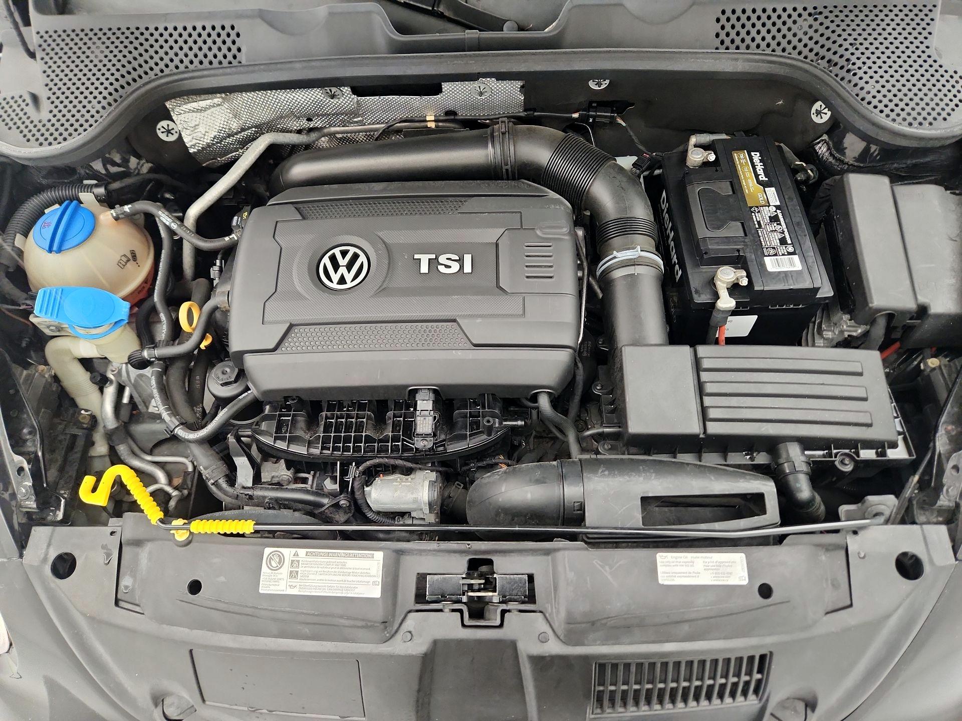 Thumbnail: 2015 Volkswagen Beetle - 20