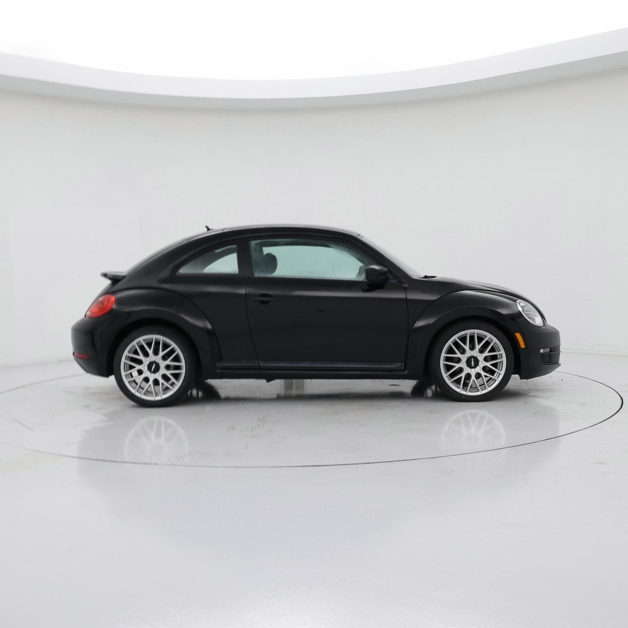 Thumbnail: 2015 Volkswagen Beetle - 7