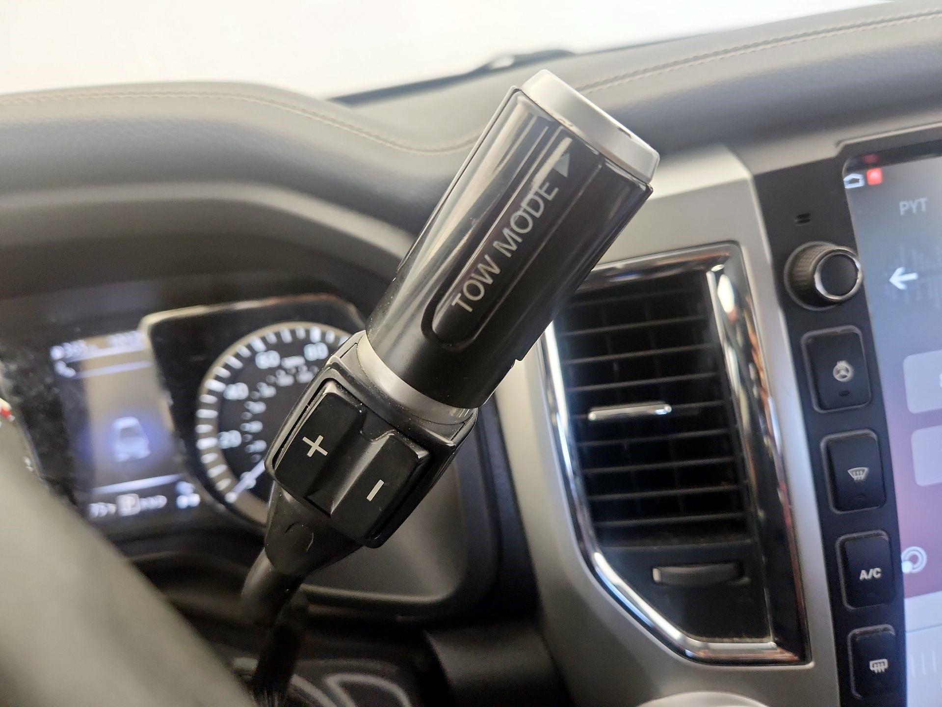 Thumbnail: 2016 Nissan Titan - 17