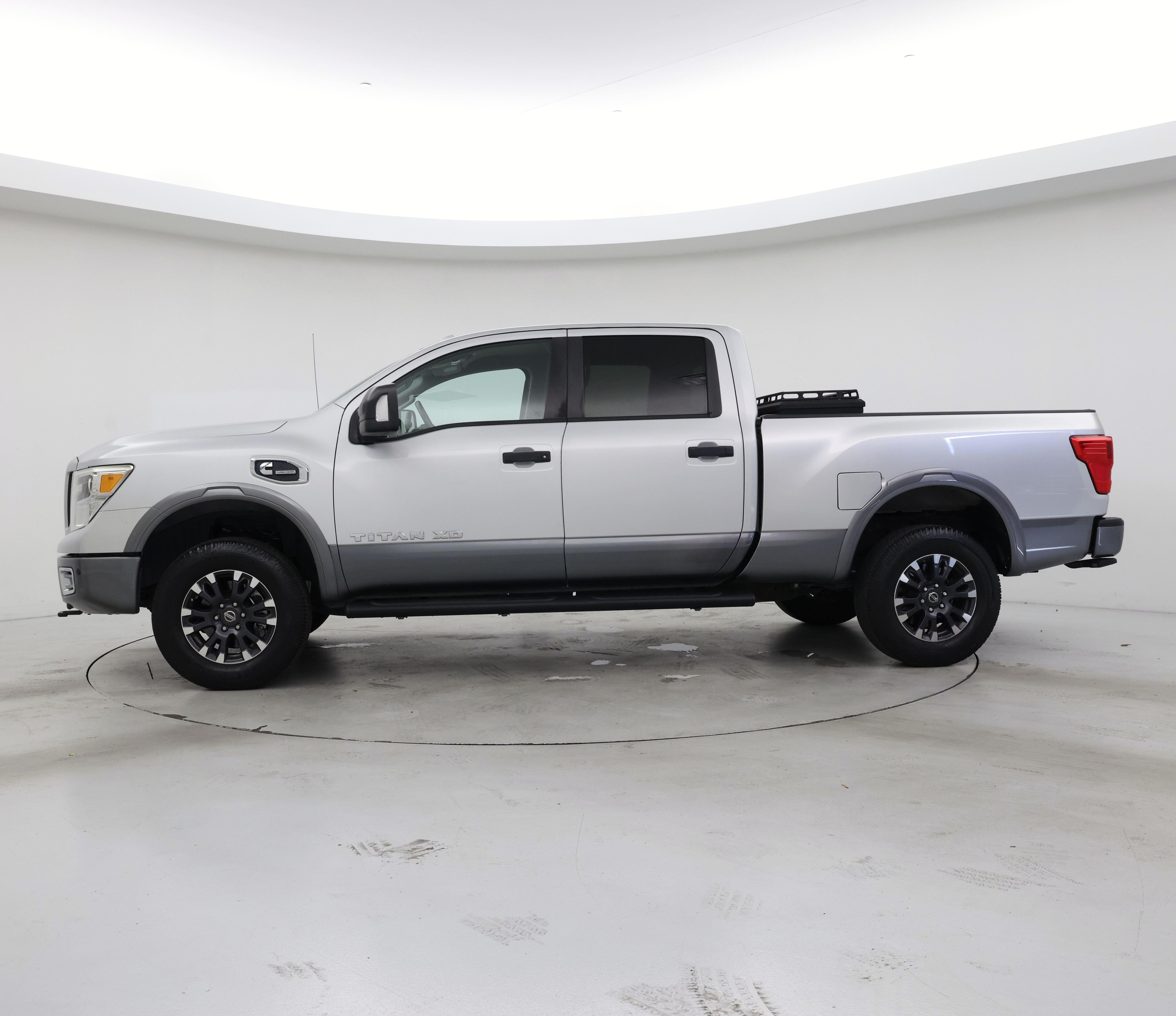 Thumbnail: 2016 Nissan Titan - 3