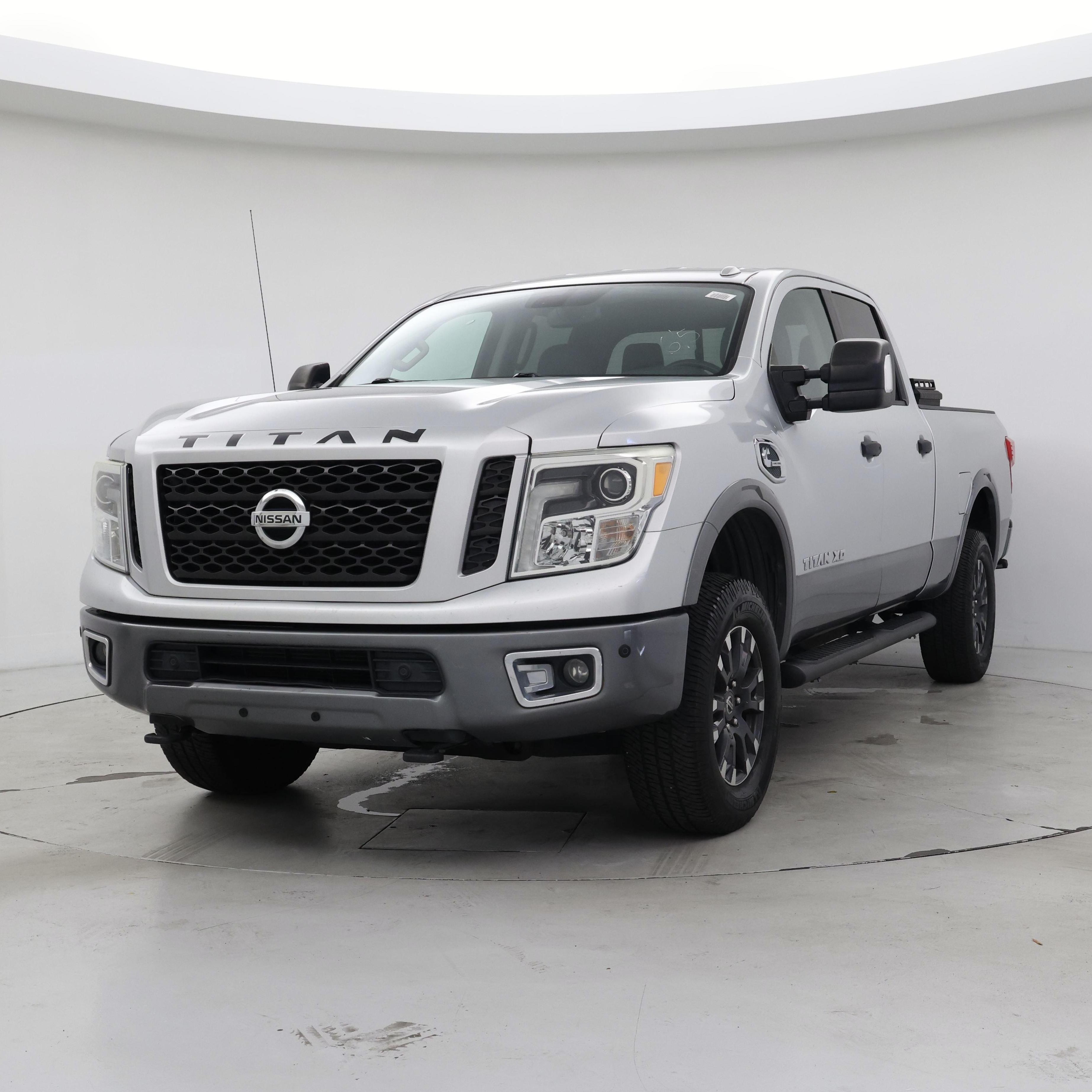 Thumbnail: 2016 Nissan Titan - 4