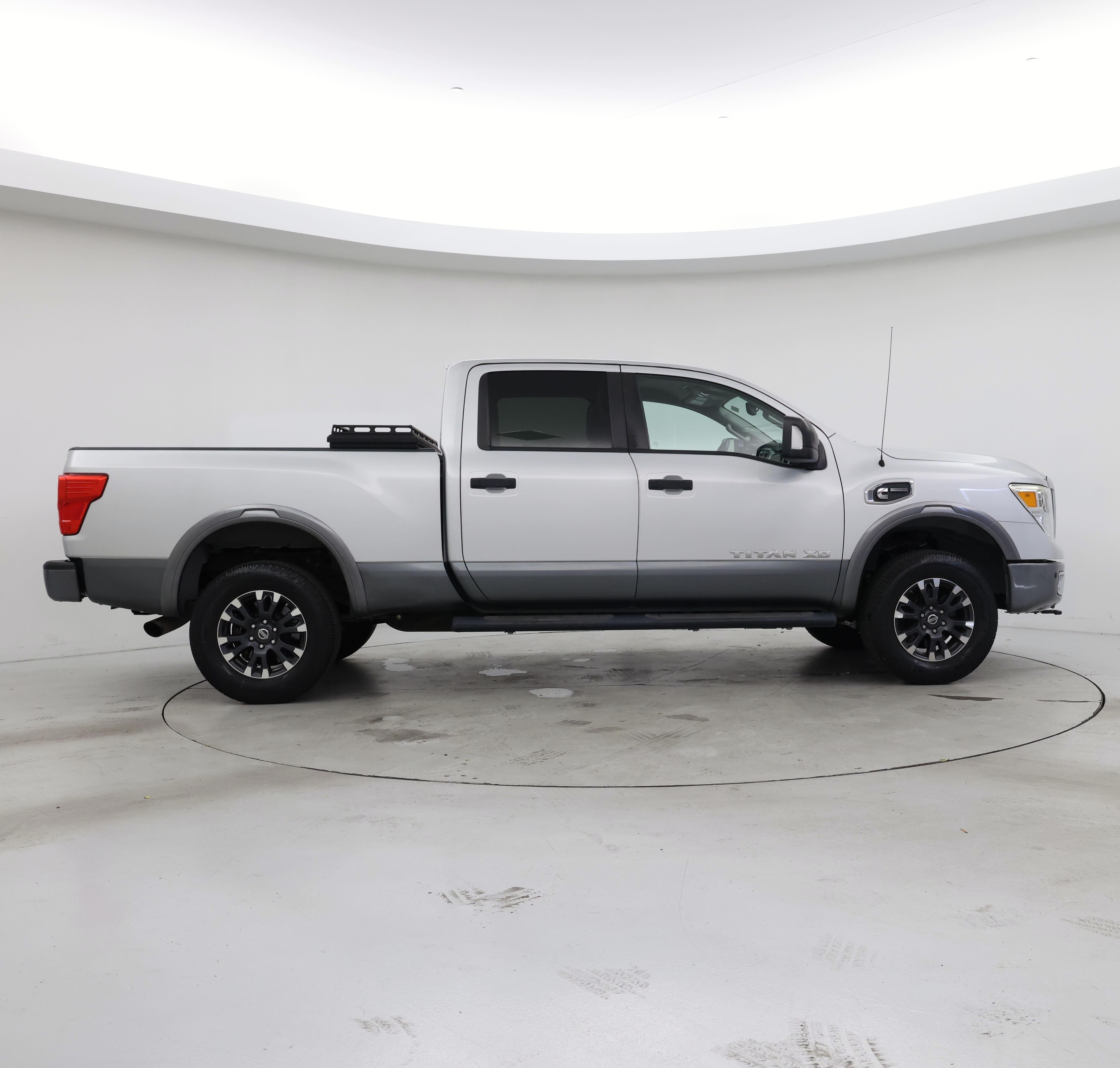 Thumbnail: 2016 Nissan Titan - 7