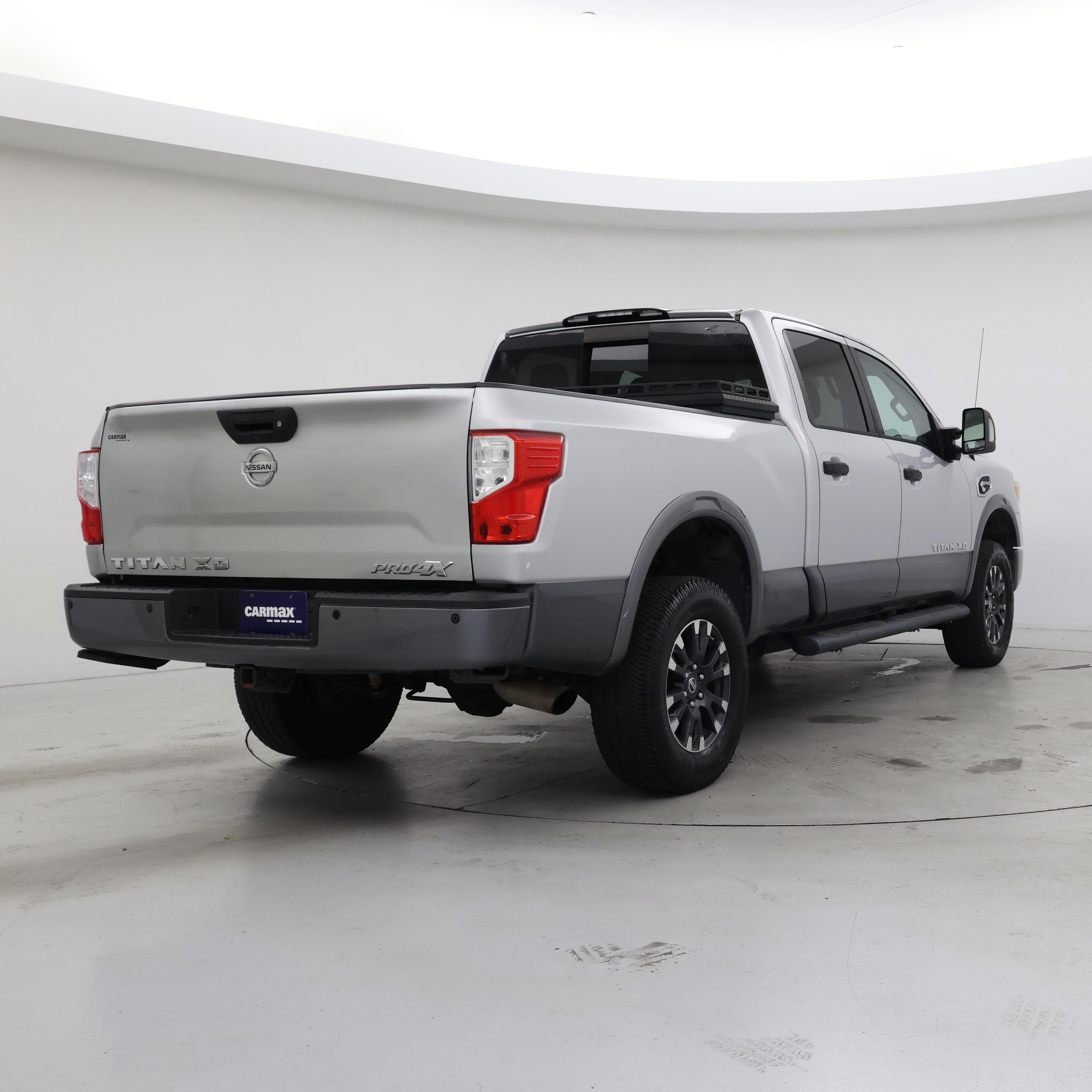 Thumbnail: 2016 Nissan Titan - 8