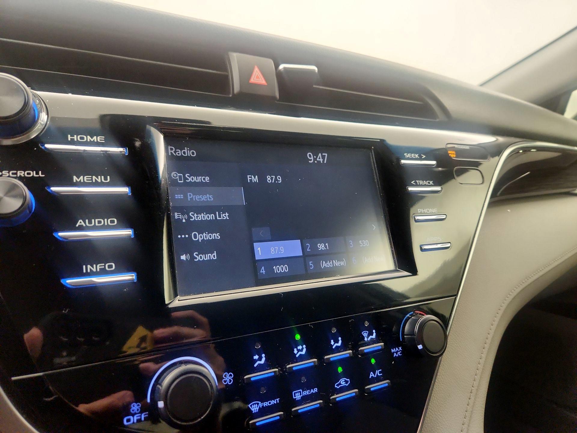 Thumbnail: 2018 Toyota Camry - 15