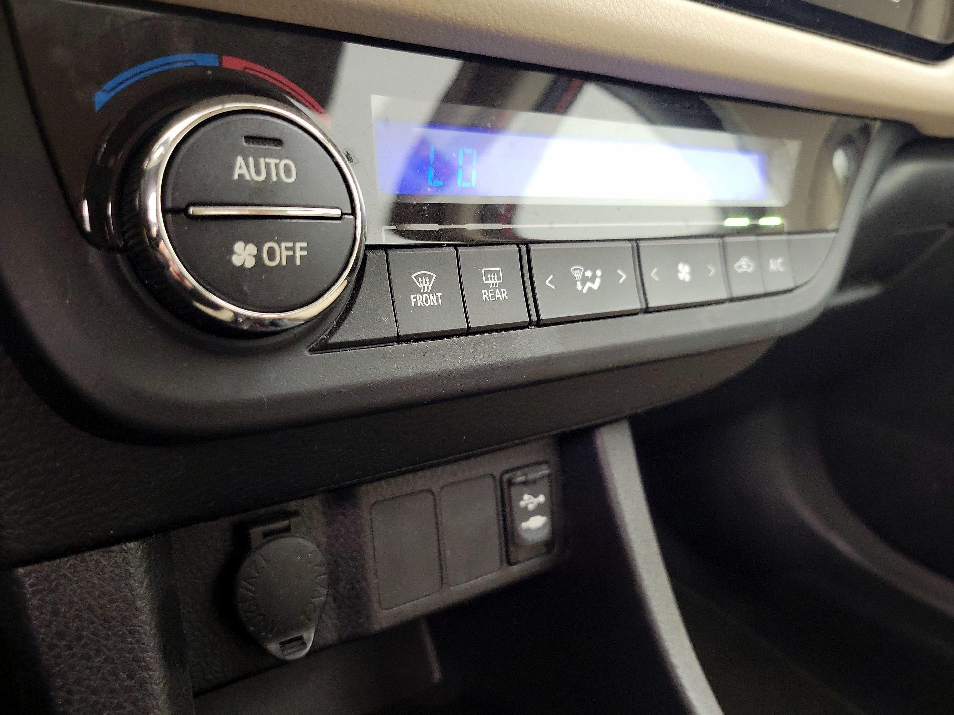 Thumbnail: 2014 Toyota Corolla - 16