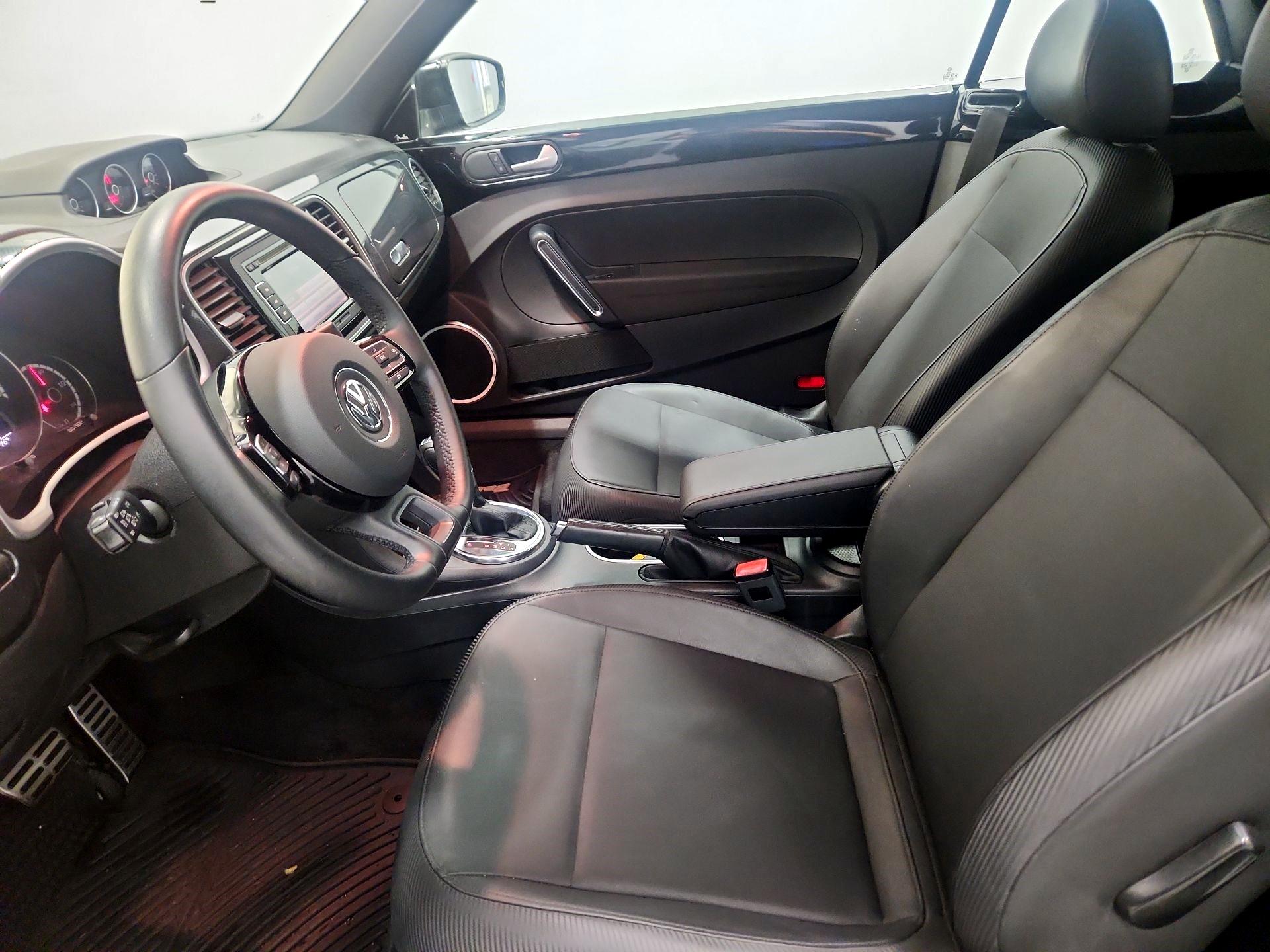 Thumbnail: 2013 Volkswagen Beetle - 11