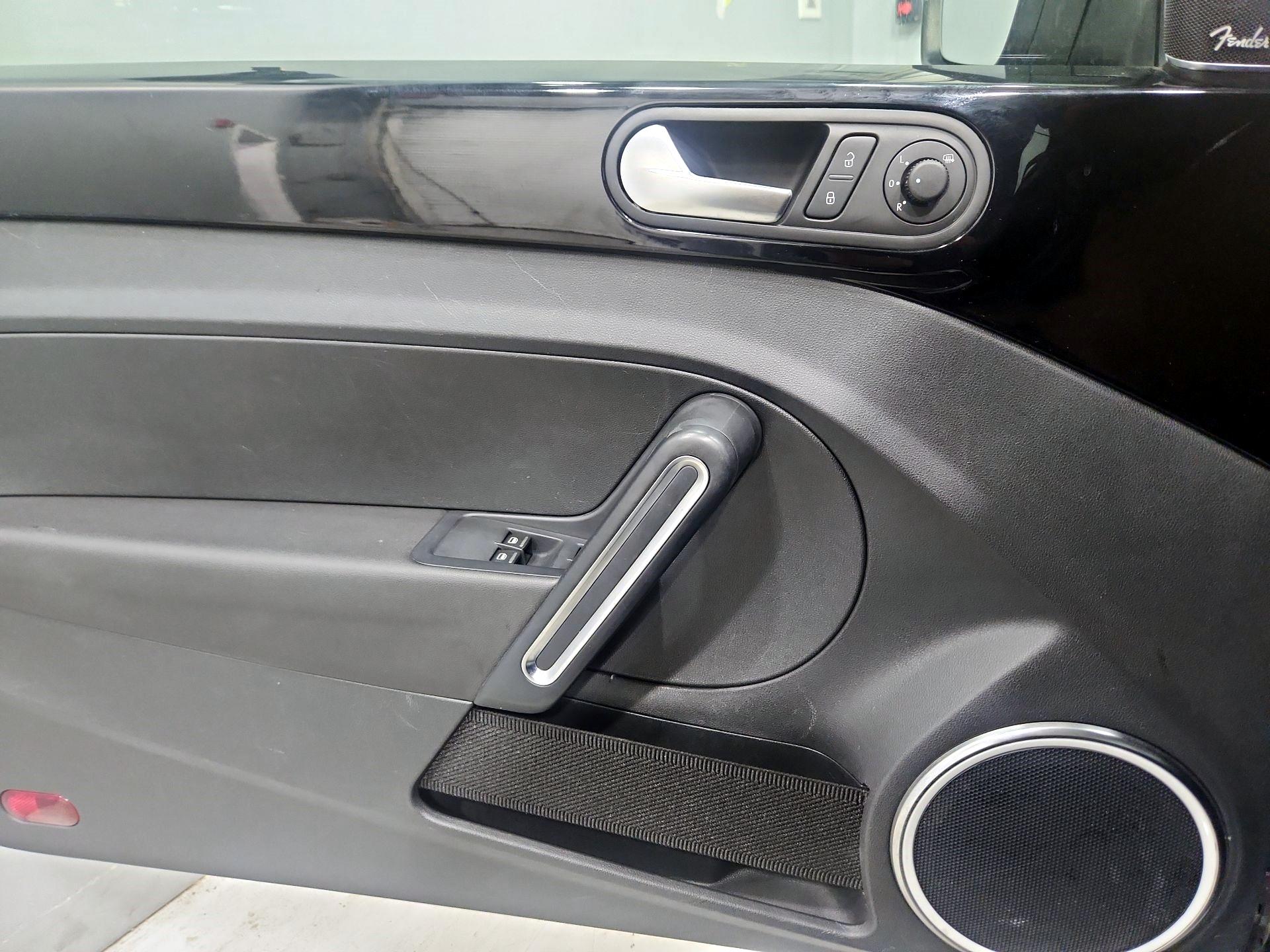 Thumbnail: 2013 Volkswagen Beetle - 12