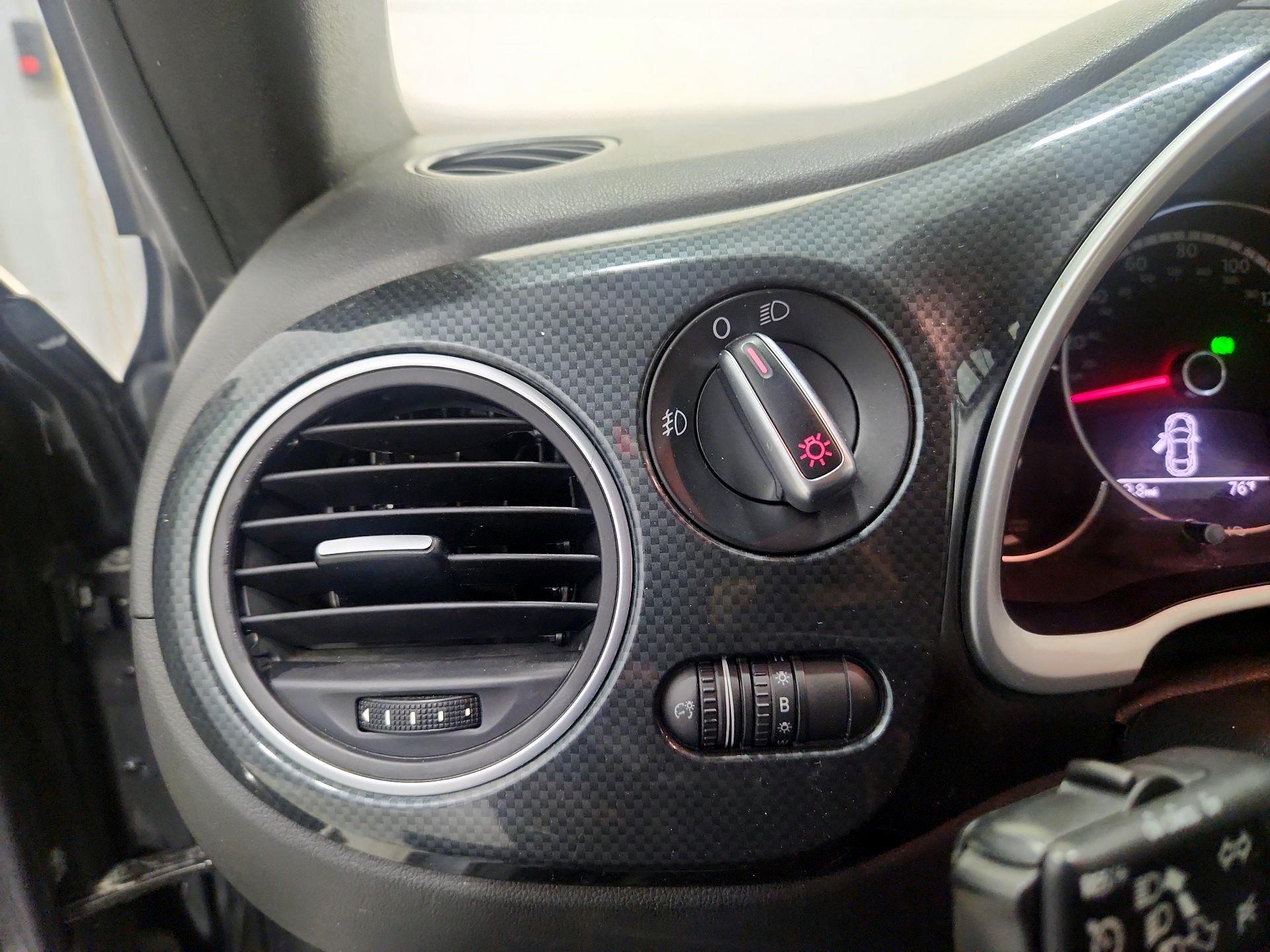 Thumbnail: 2013 Volkswagen Beetle - 13