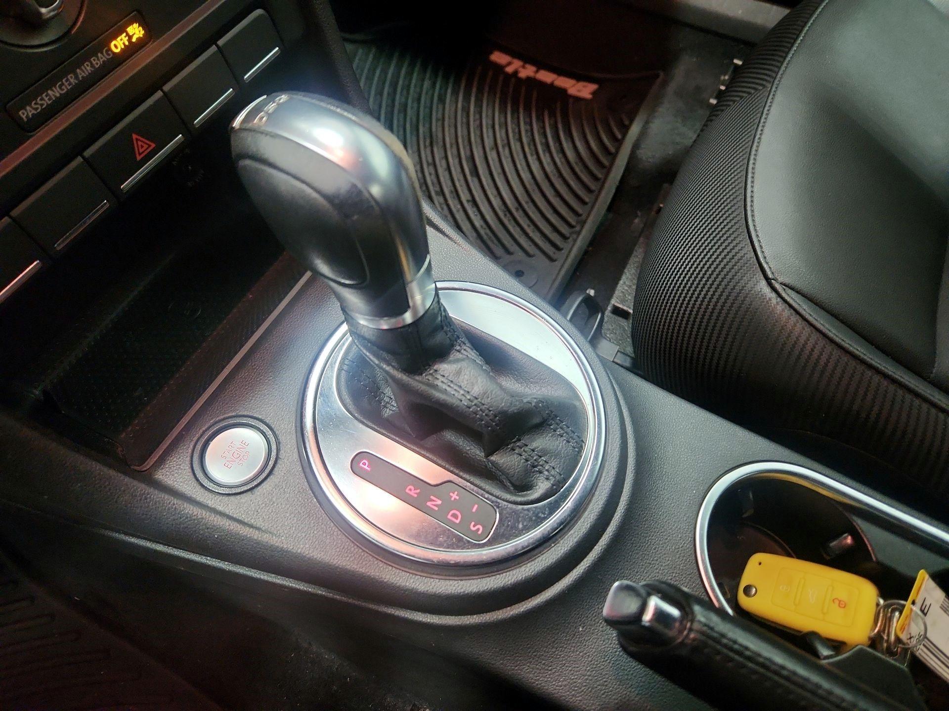 Thumbnail: 2013 Volkswagen Beetle - 16