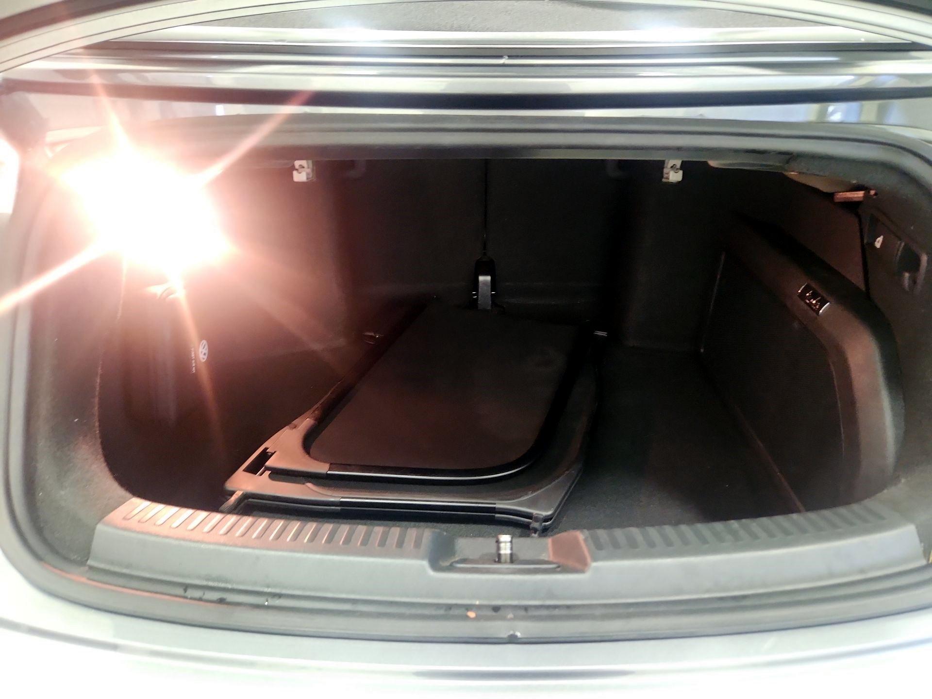 Thumbnail: 2013 Volkswagen Beetle - 18