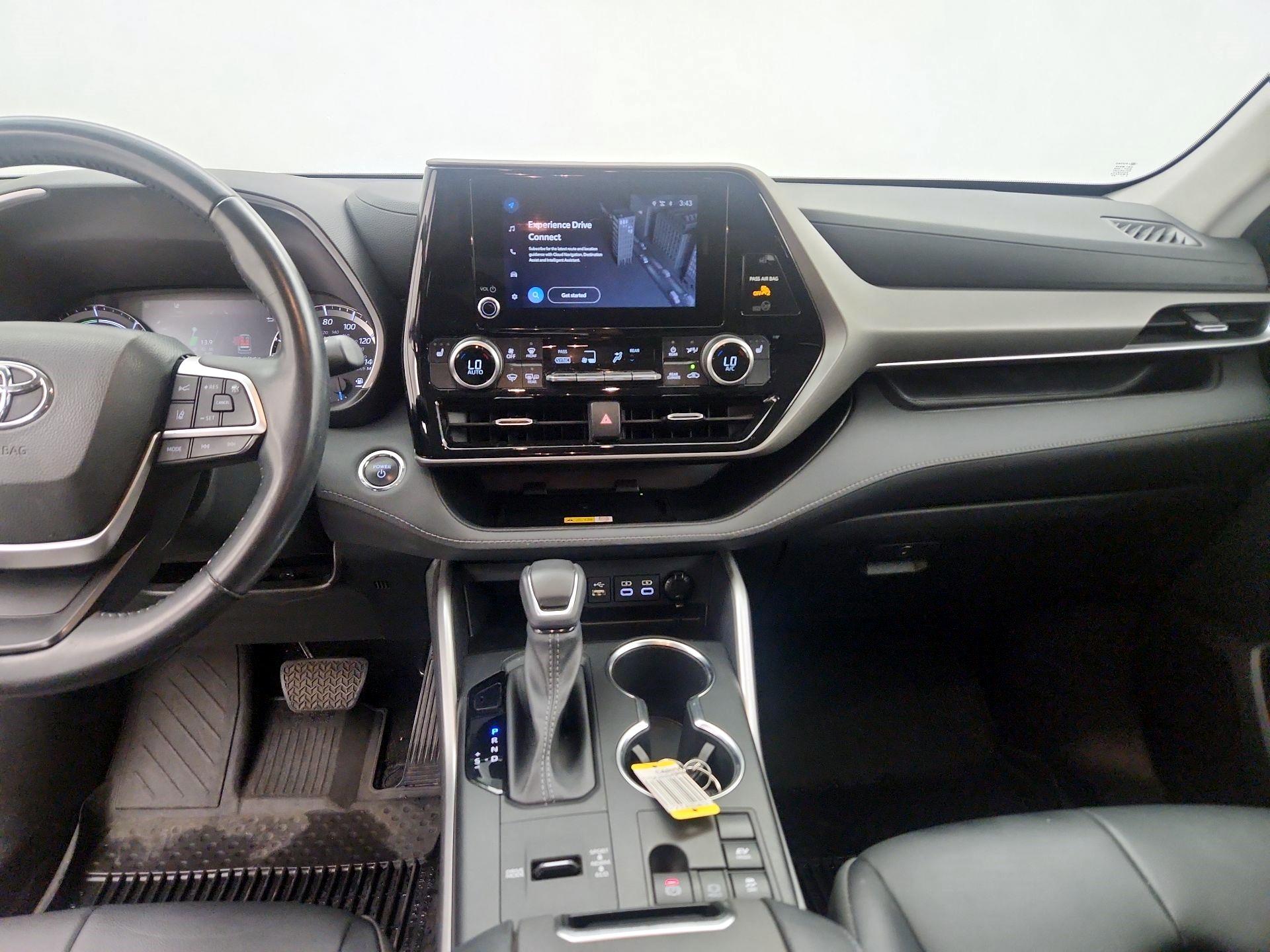 Thumbnail: 2023 Toyota Highlander - 9