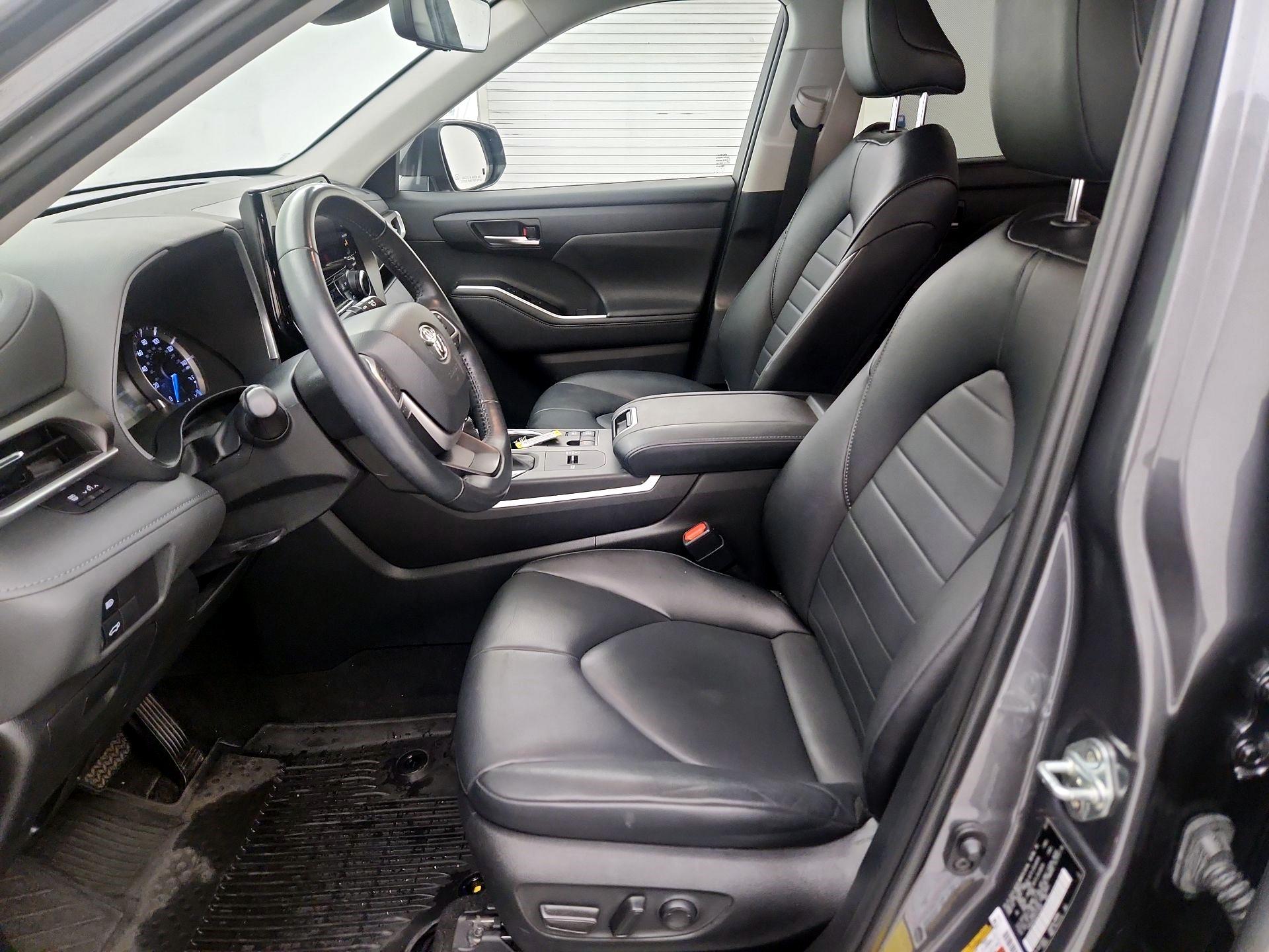 Thumbnail: 2023 Toyota Highlander - 11