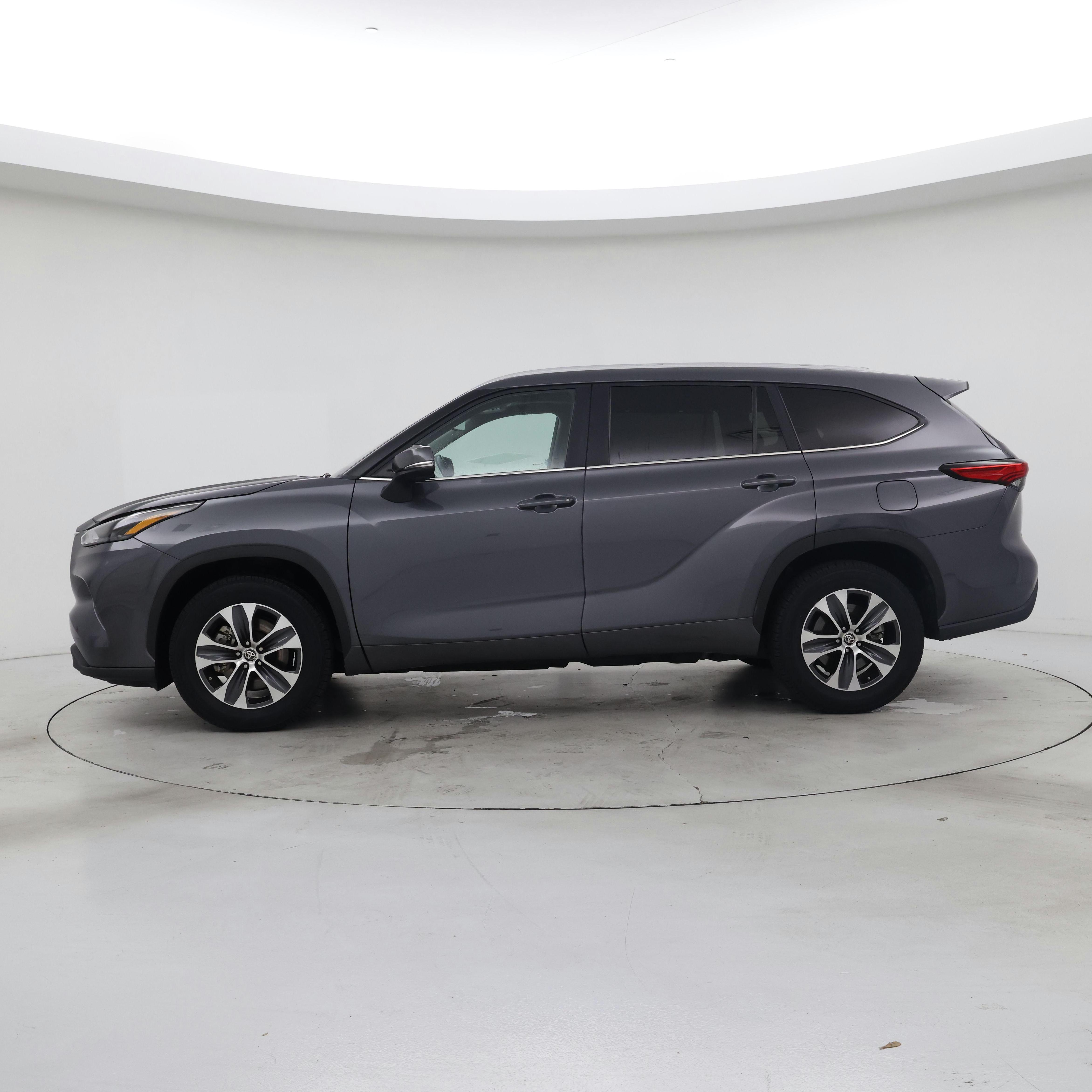 Thumbnail: 2023 Toyota Highlander - 3