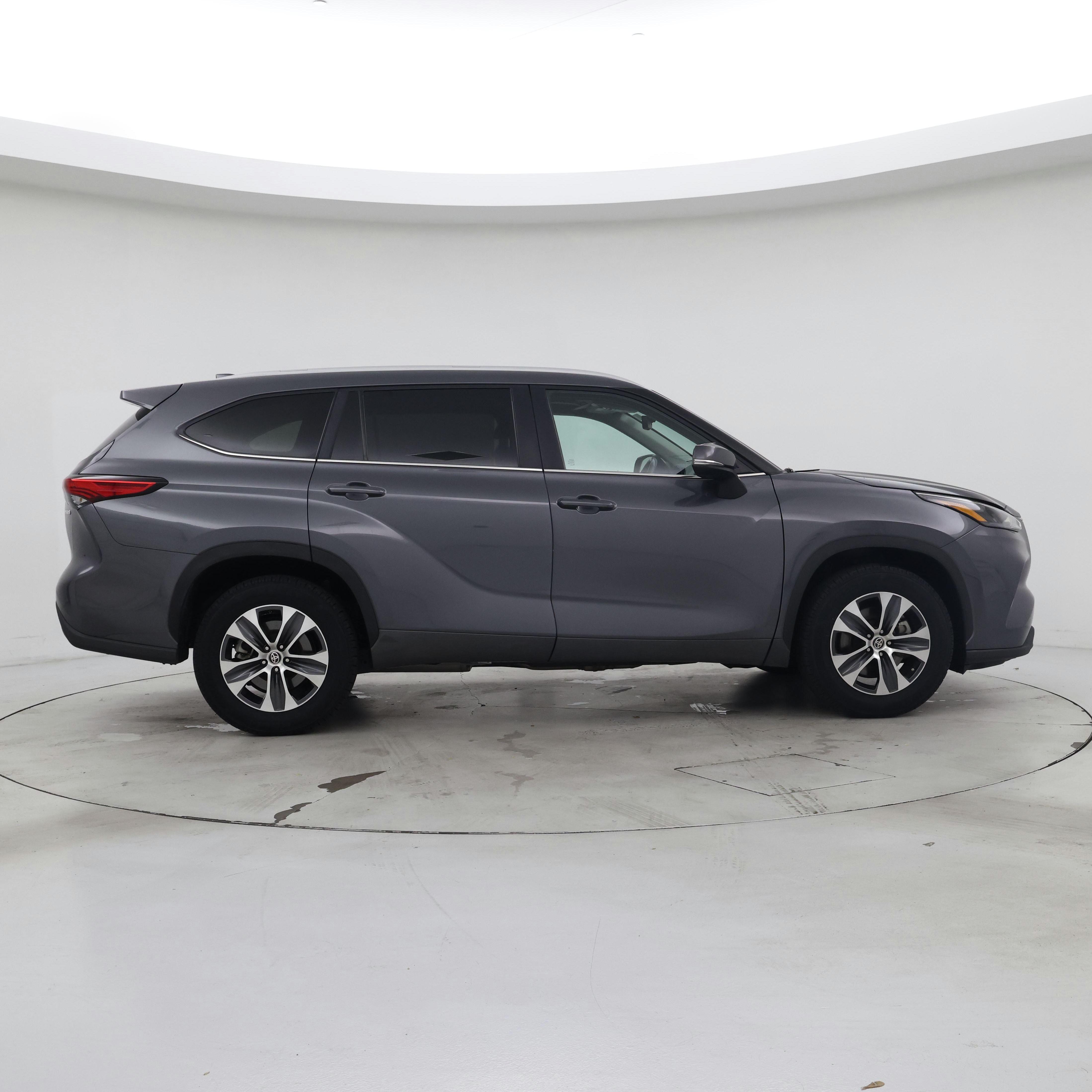 Thumbnail: 2023 Toyota Highlander - 7