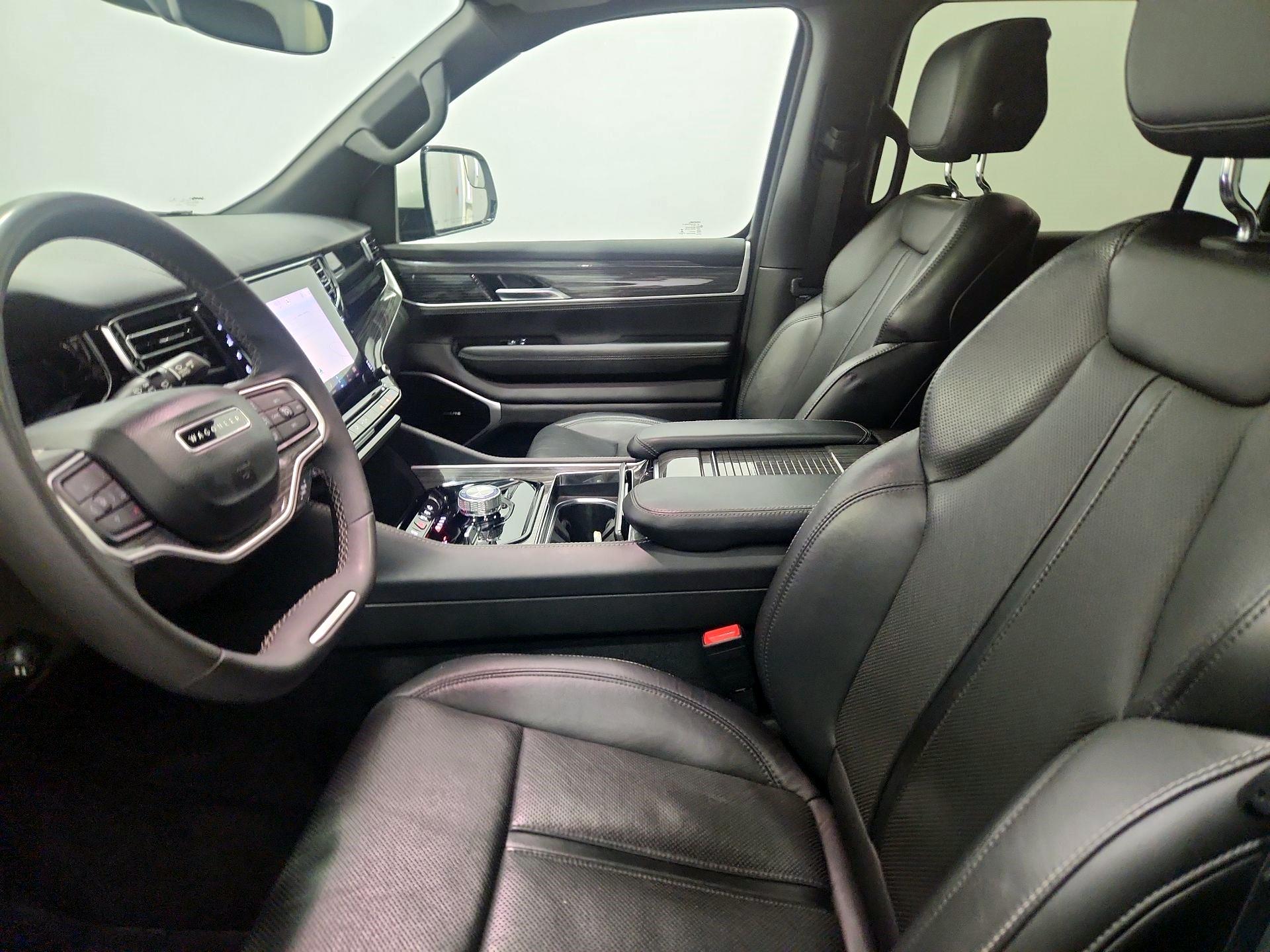 Thumbnail: 2022 Jeep Wagoneer - 11