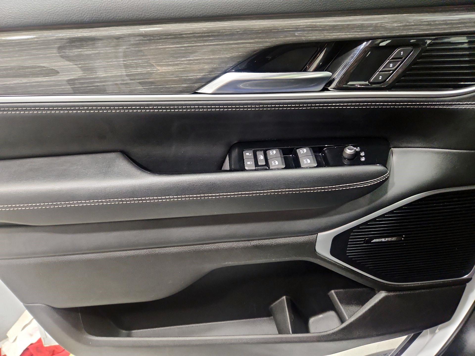 Thumbnail: 2022 Jeep Wagoneer - 12