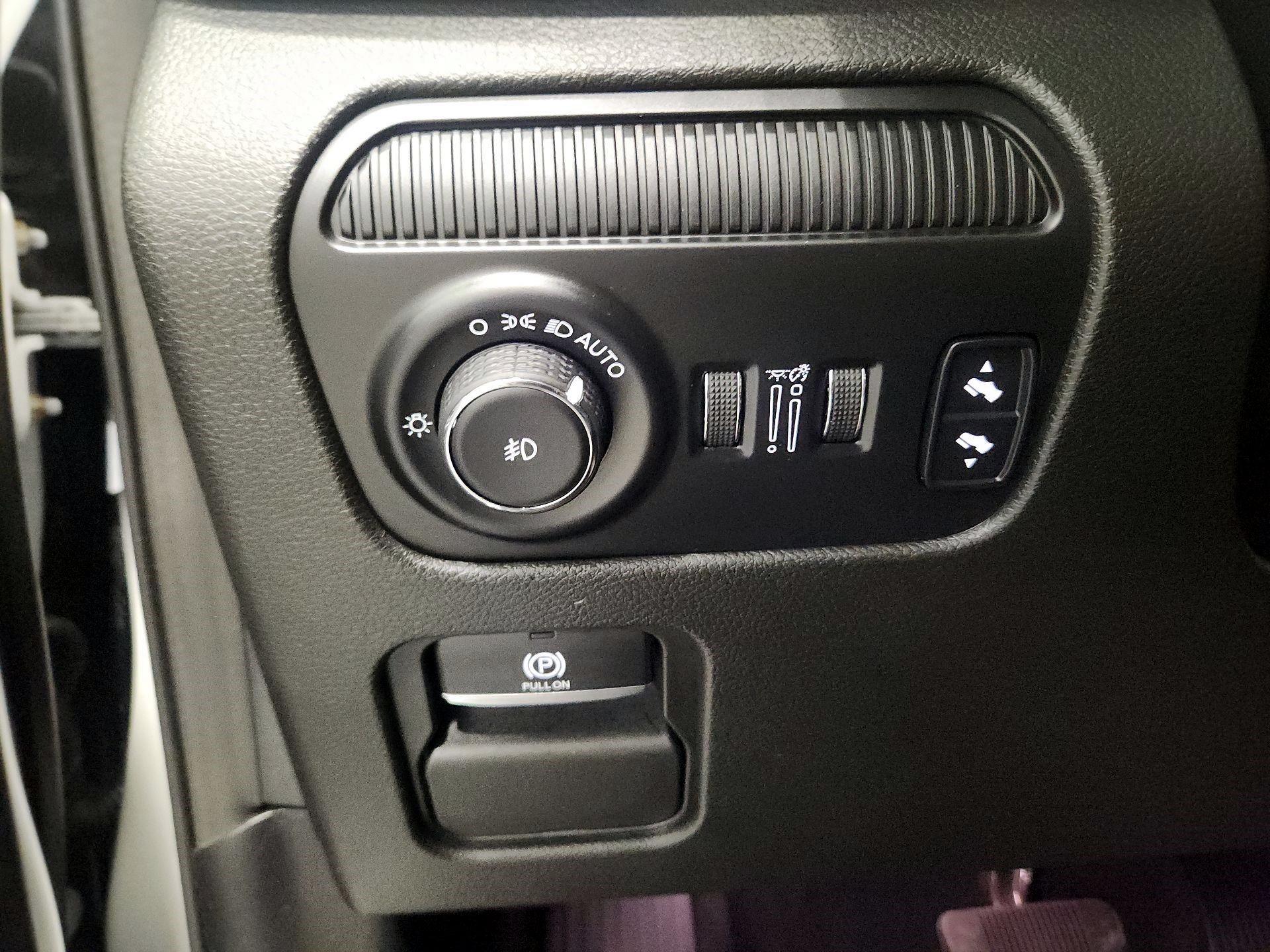 Thumbnail: 2022 Jeep Wagoneer - 13