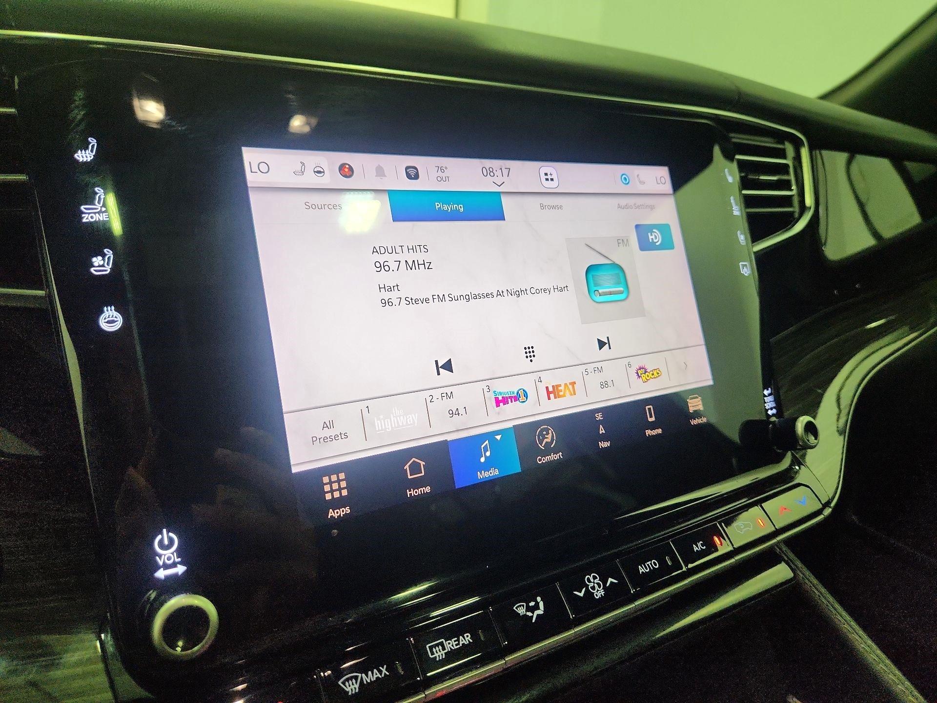 Thumbnail: 2022 Jeep Wagoneer - 16