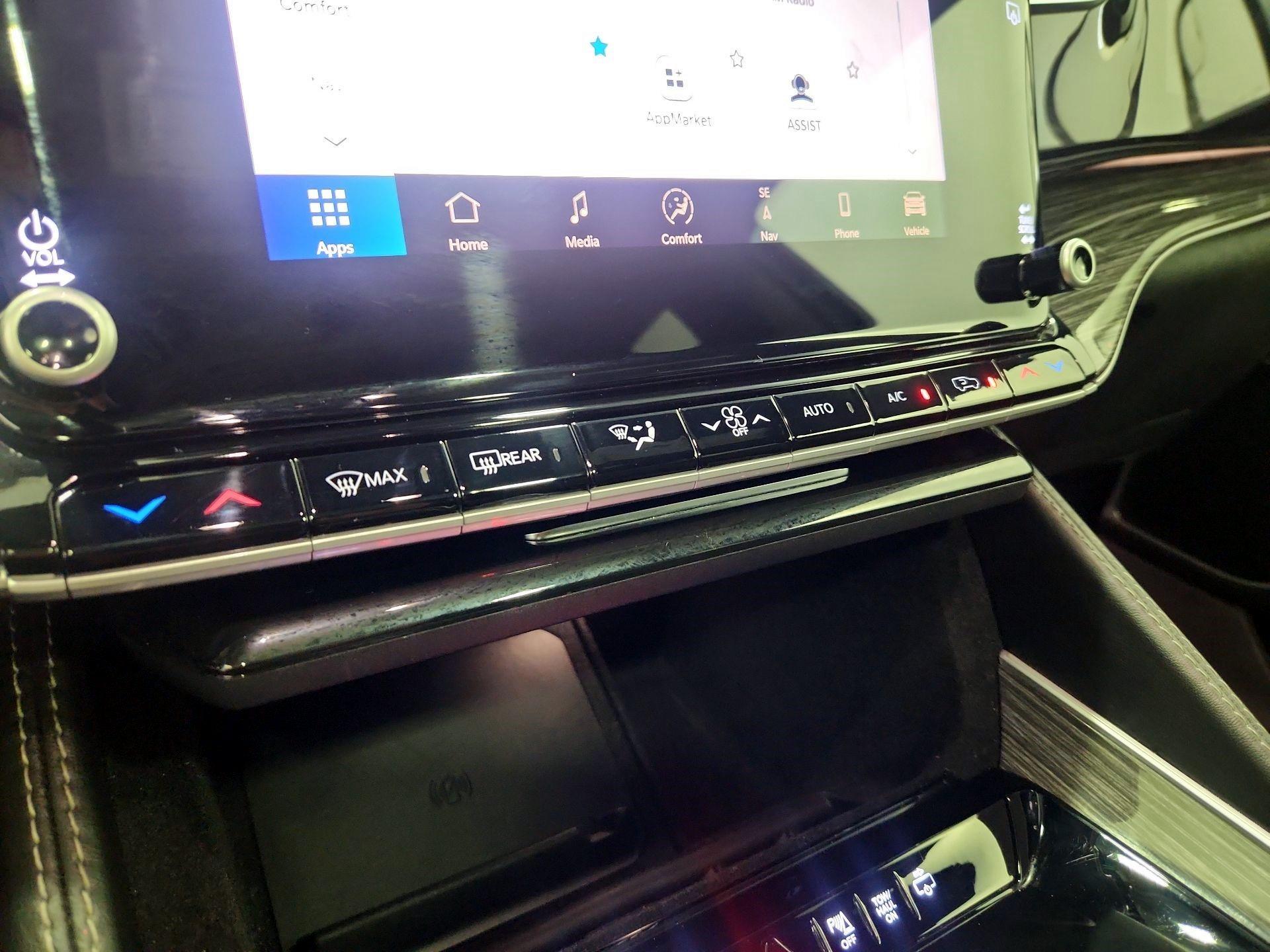 Thumbnail: 2022 Jeep Wagoneer - 17