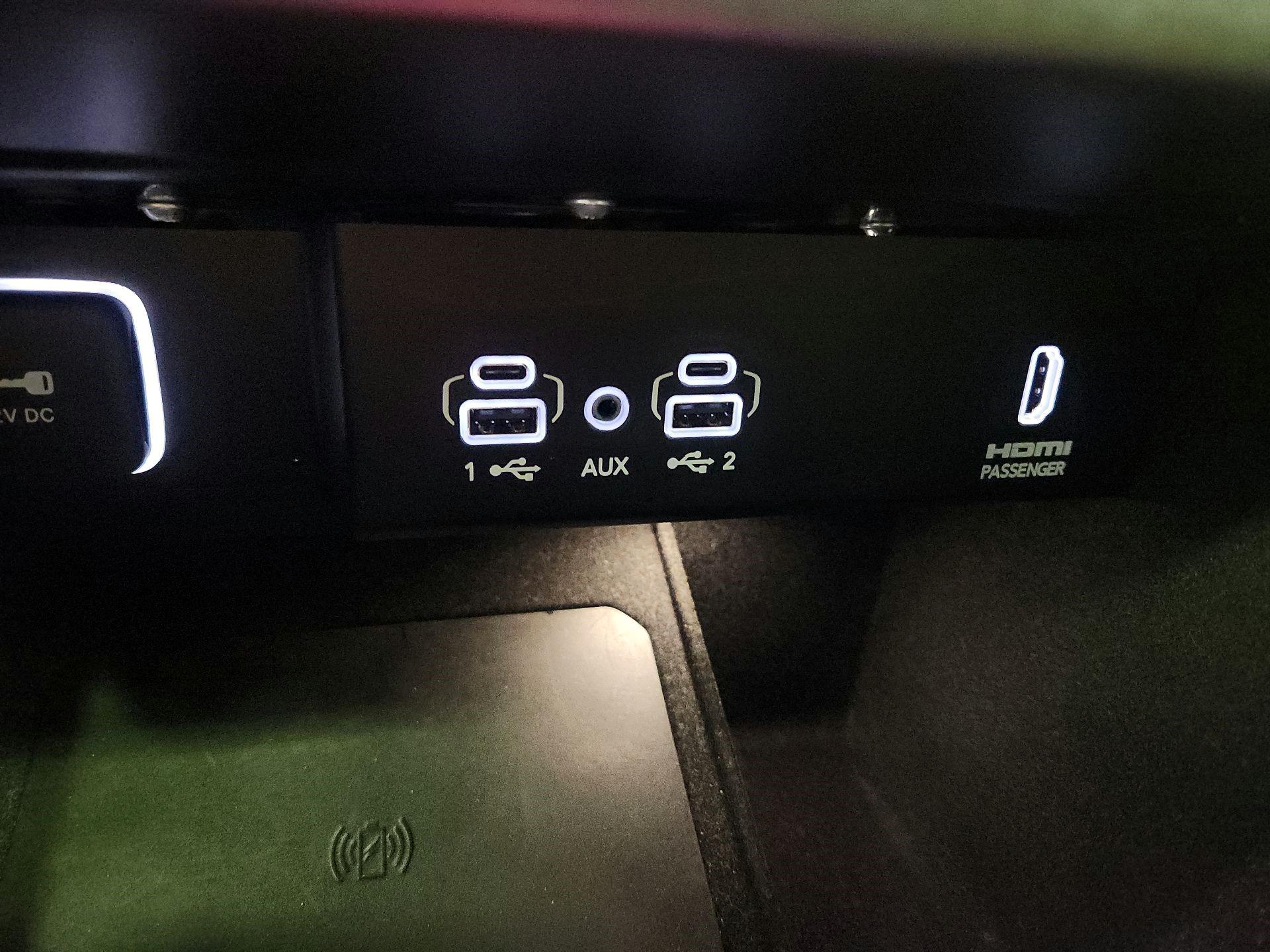 Thumbnail: 2022 Jeep Wagoneer - 19