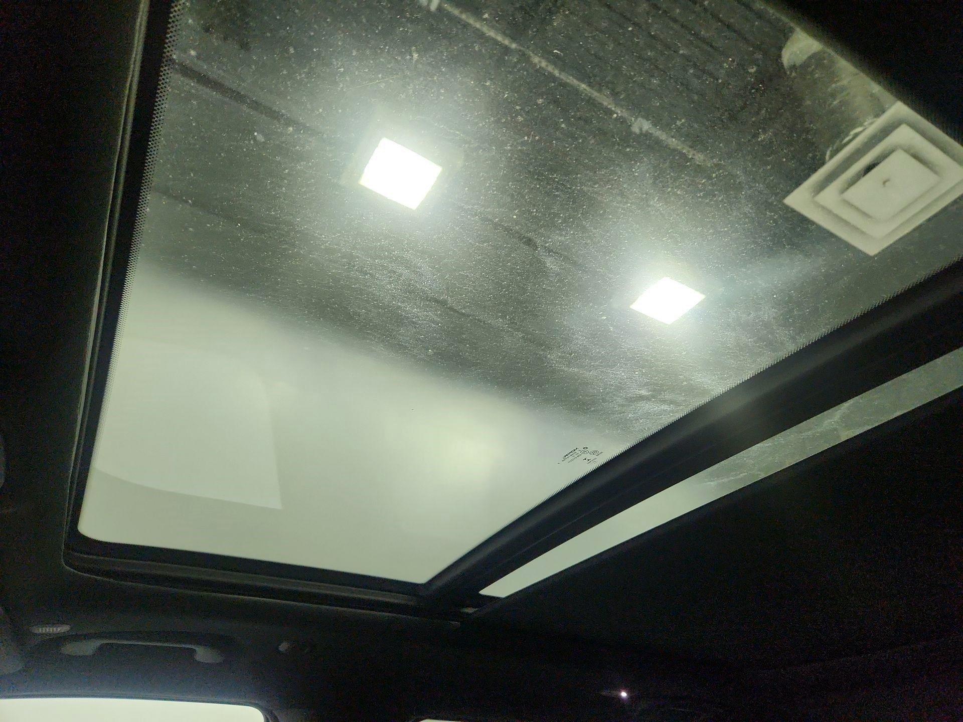 Thumbnail: 2022 Jeep Wagoneer - 20