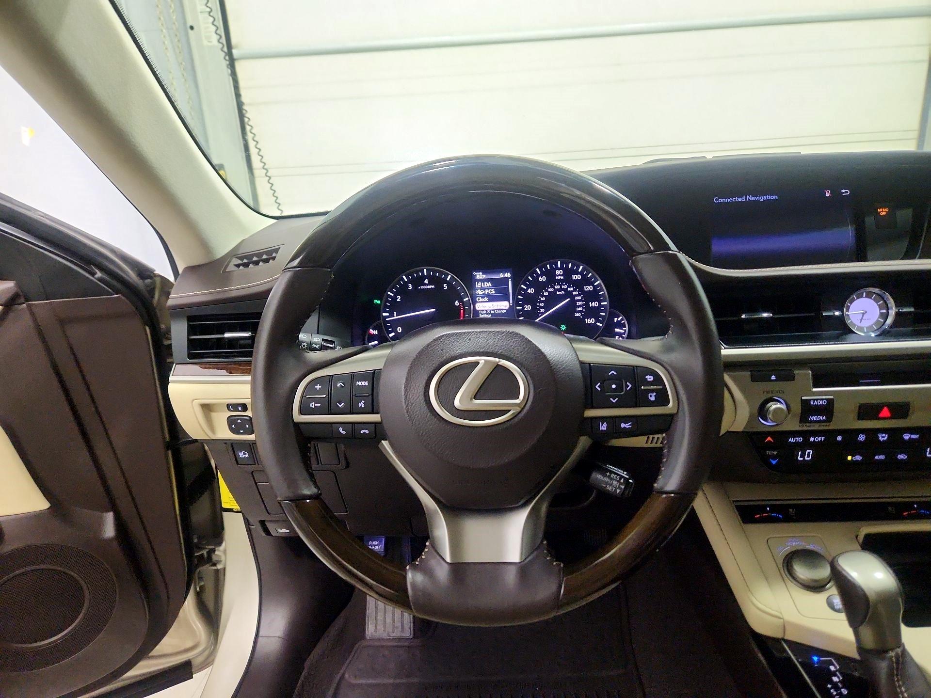 Thumbnail: 2017 Lexus ES - 10