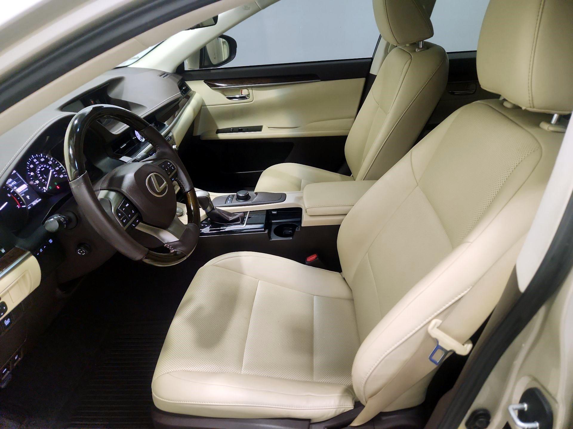 Thumbnail: 2017 Lexus ES - 11