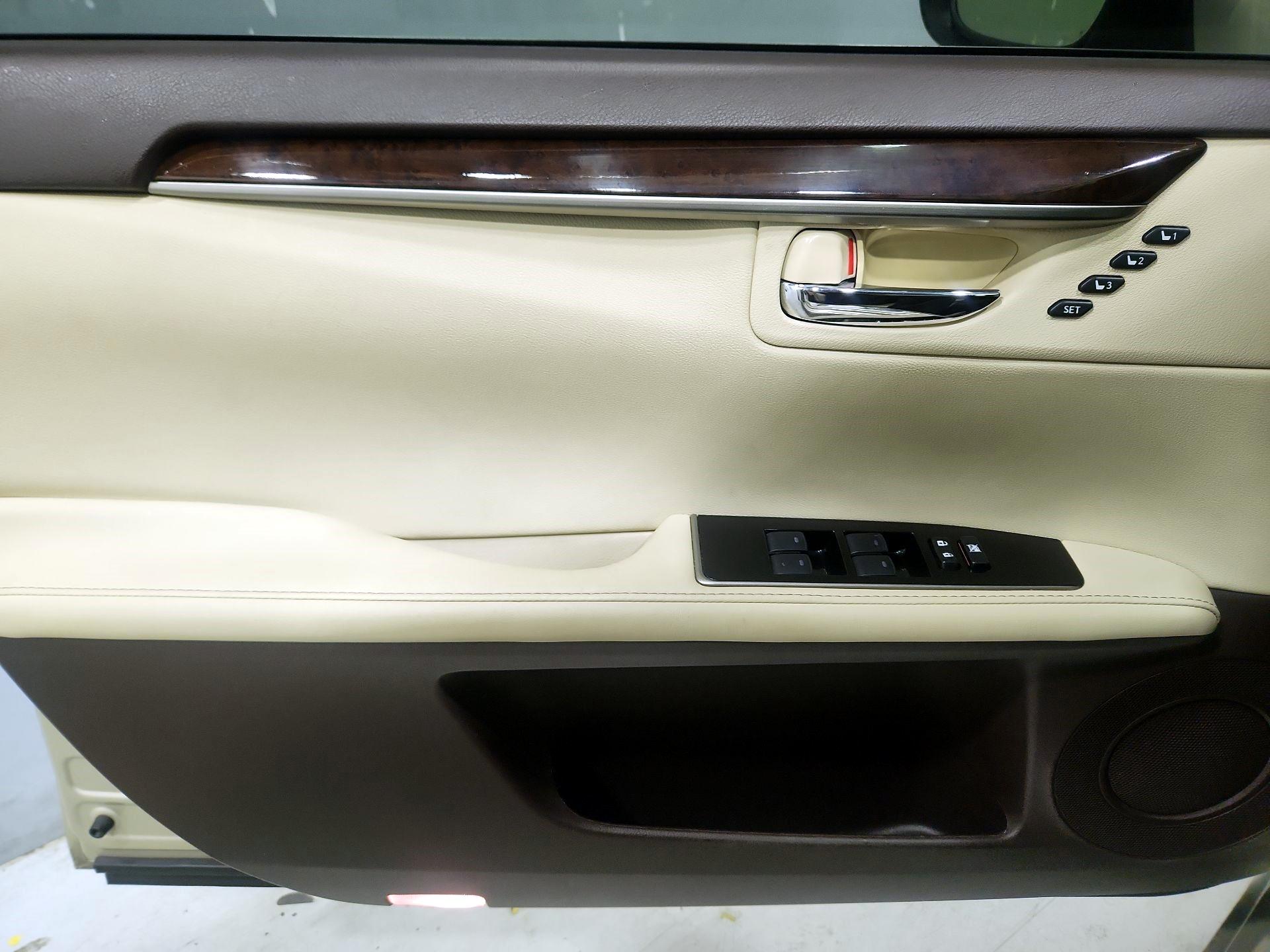 Thumbnail: 2017 Lexus ES - 12