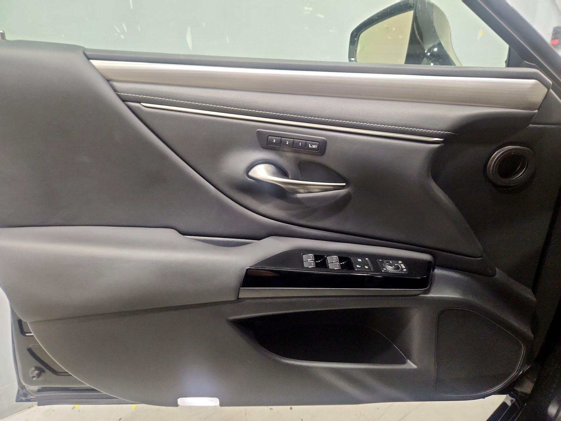 Thumbnail: 2023 Lexus ES - 12