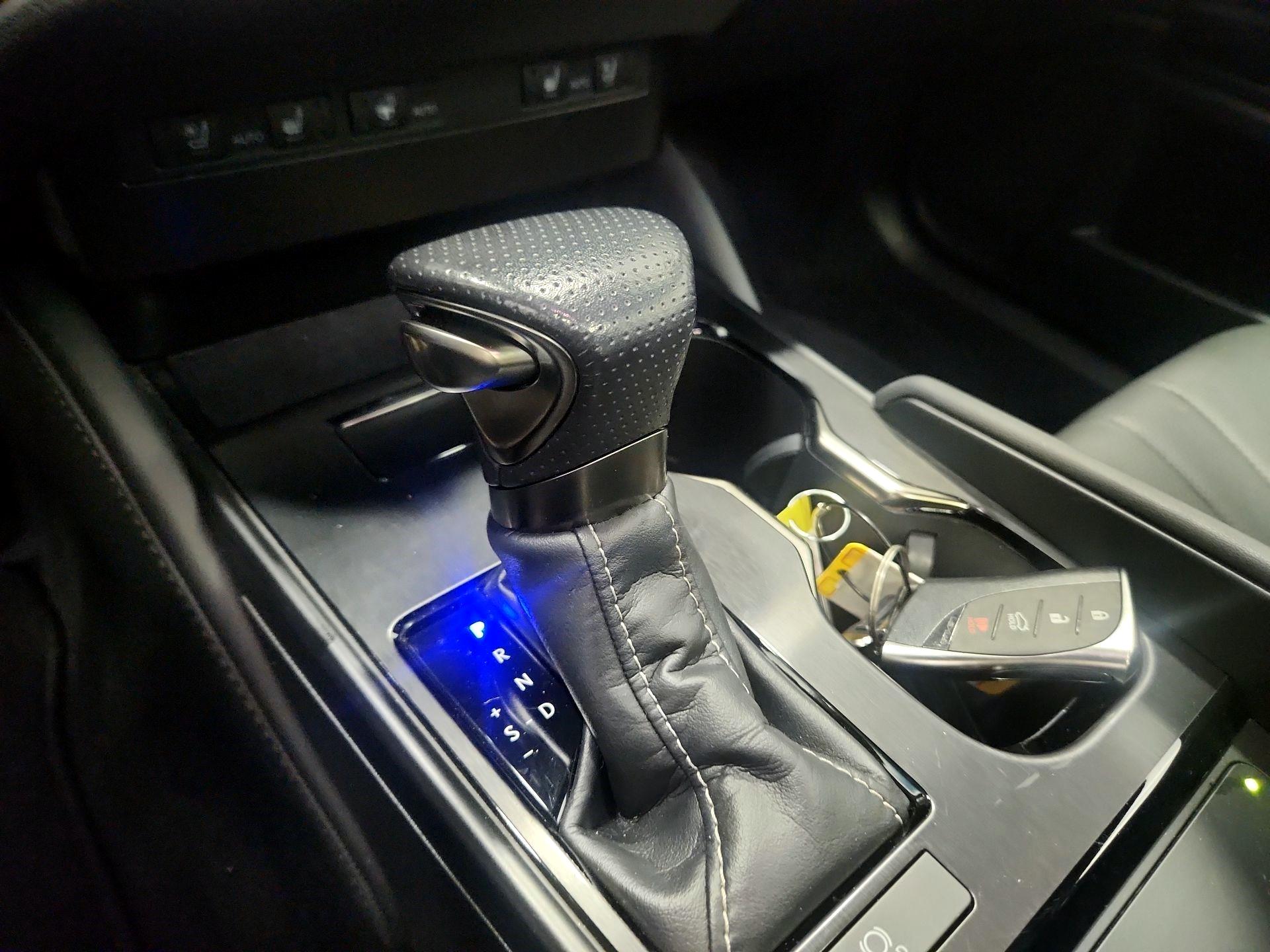 Thumbnail: 2023 Lexus ES - 18