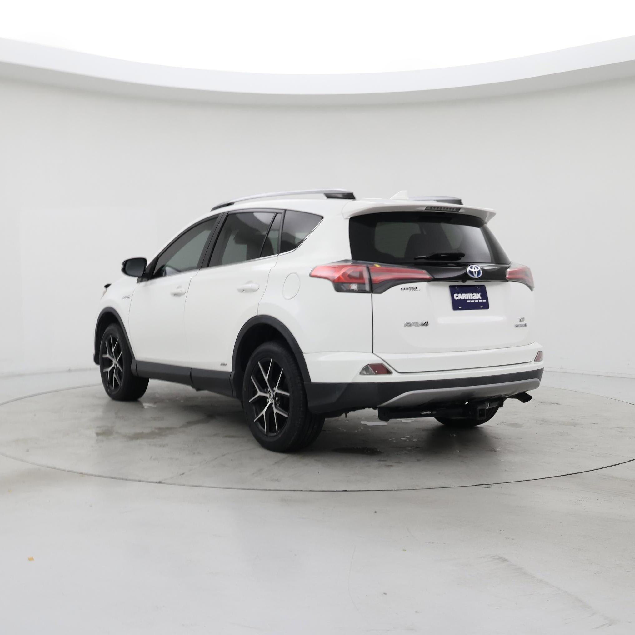 Thumbnail: 2017 Toyota RAV4 - 2