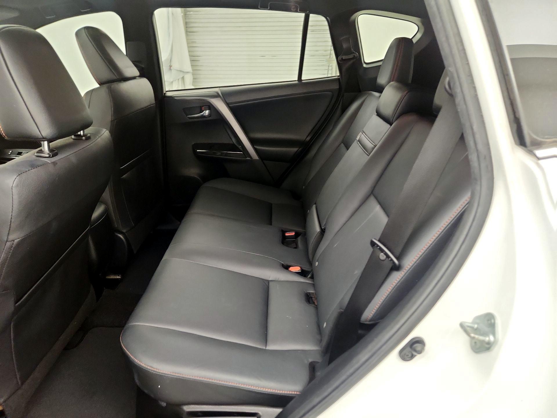 Thumbnail: 2017 Toyota RAV4 - 20