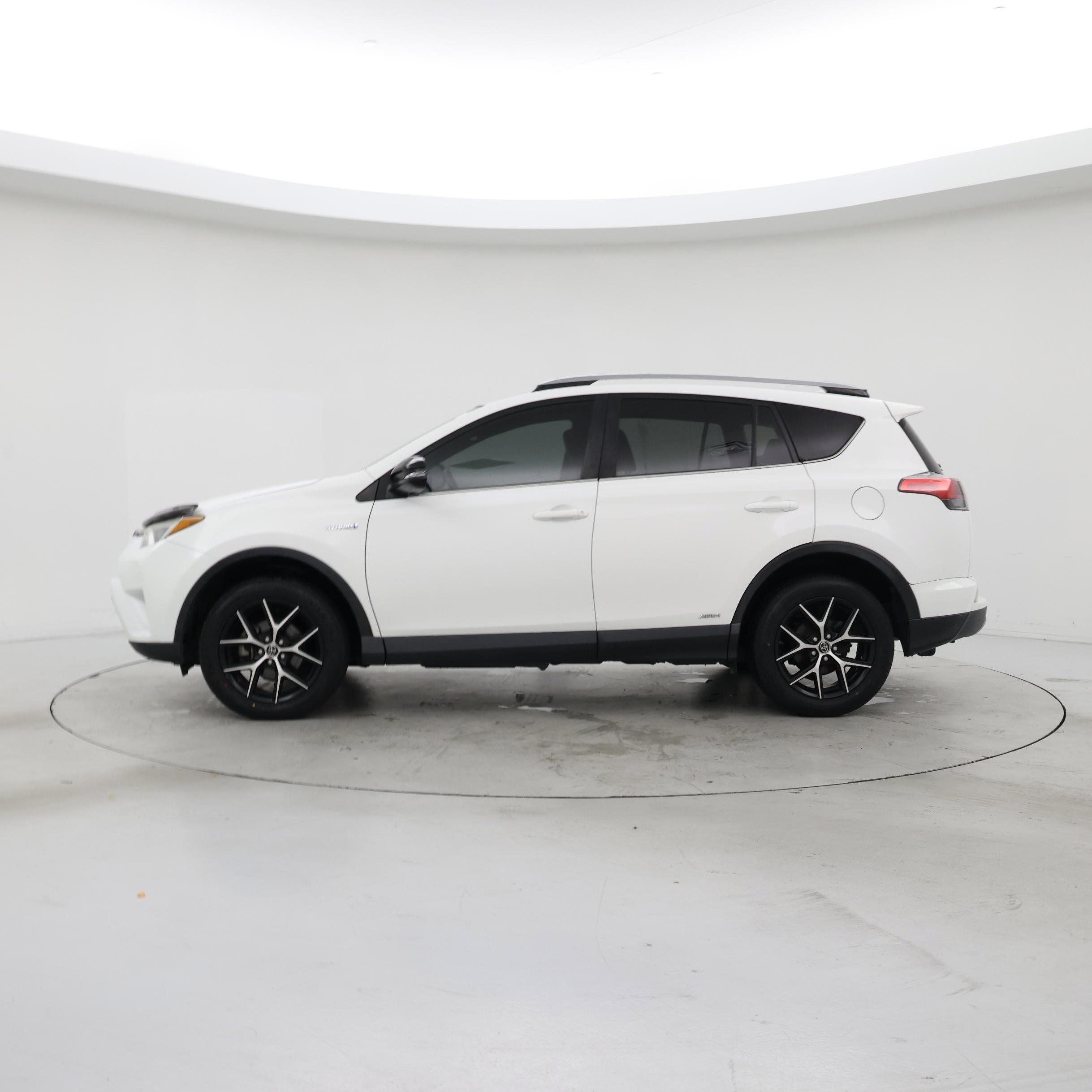 Thumbnail: 2017 Toyota RAV4 - 3