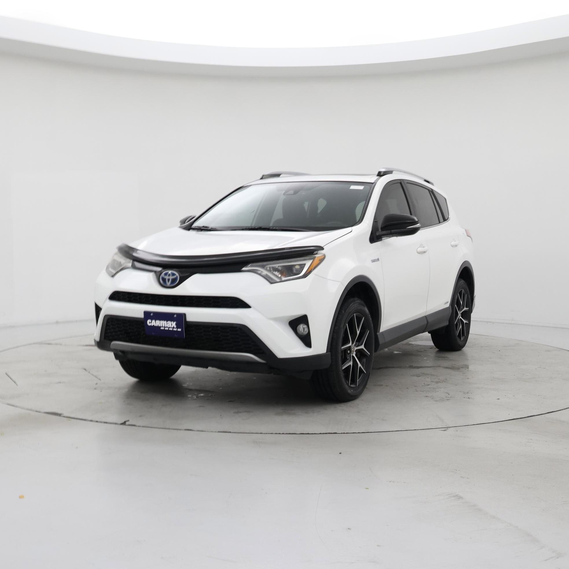Thumbnail: 2017 Toyota RAV4 - 4