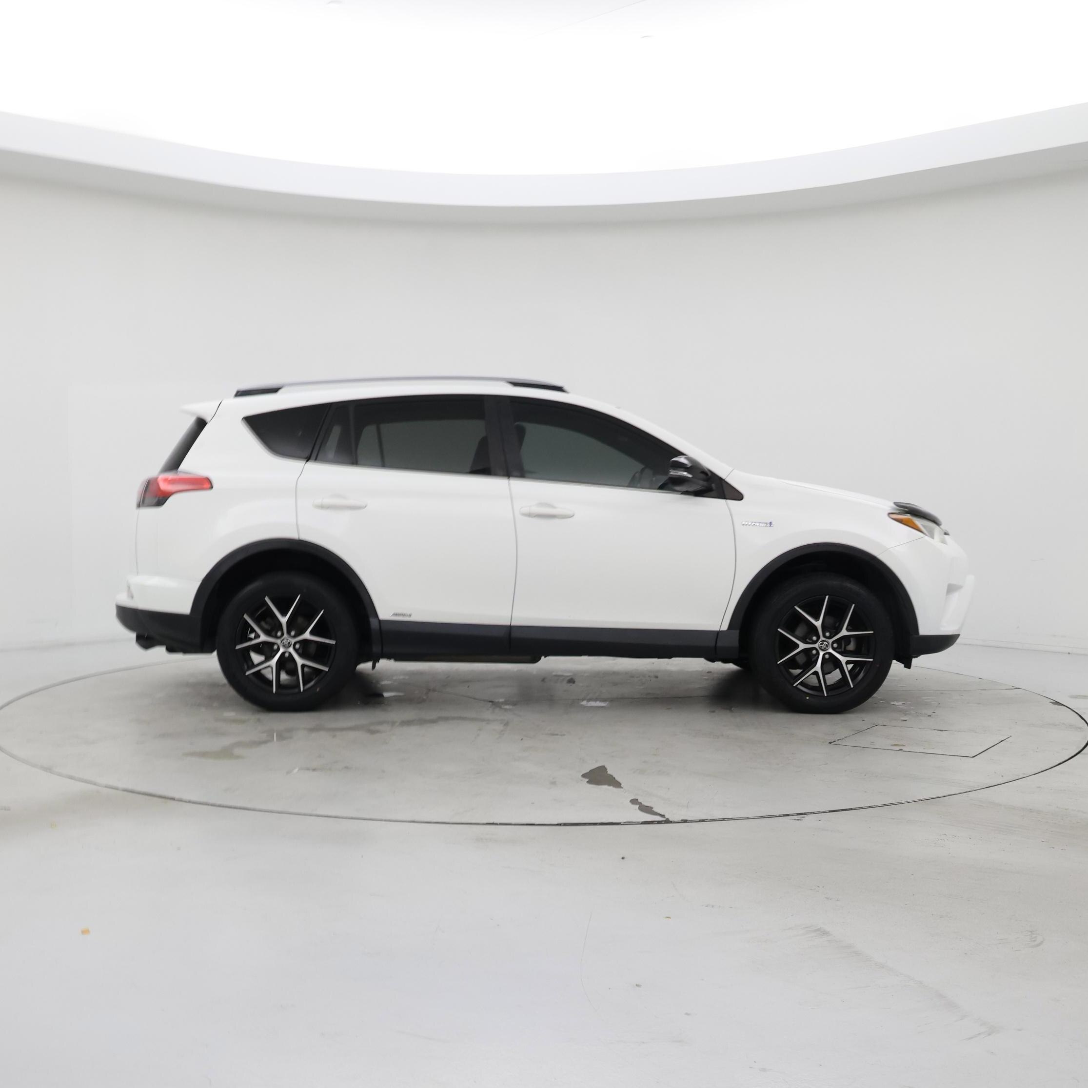 Thumbnail: 2017 Toyota RAV4 - 7