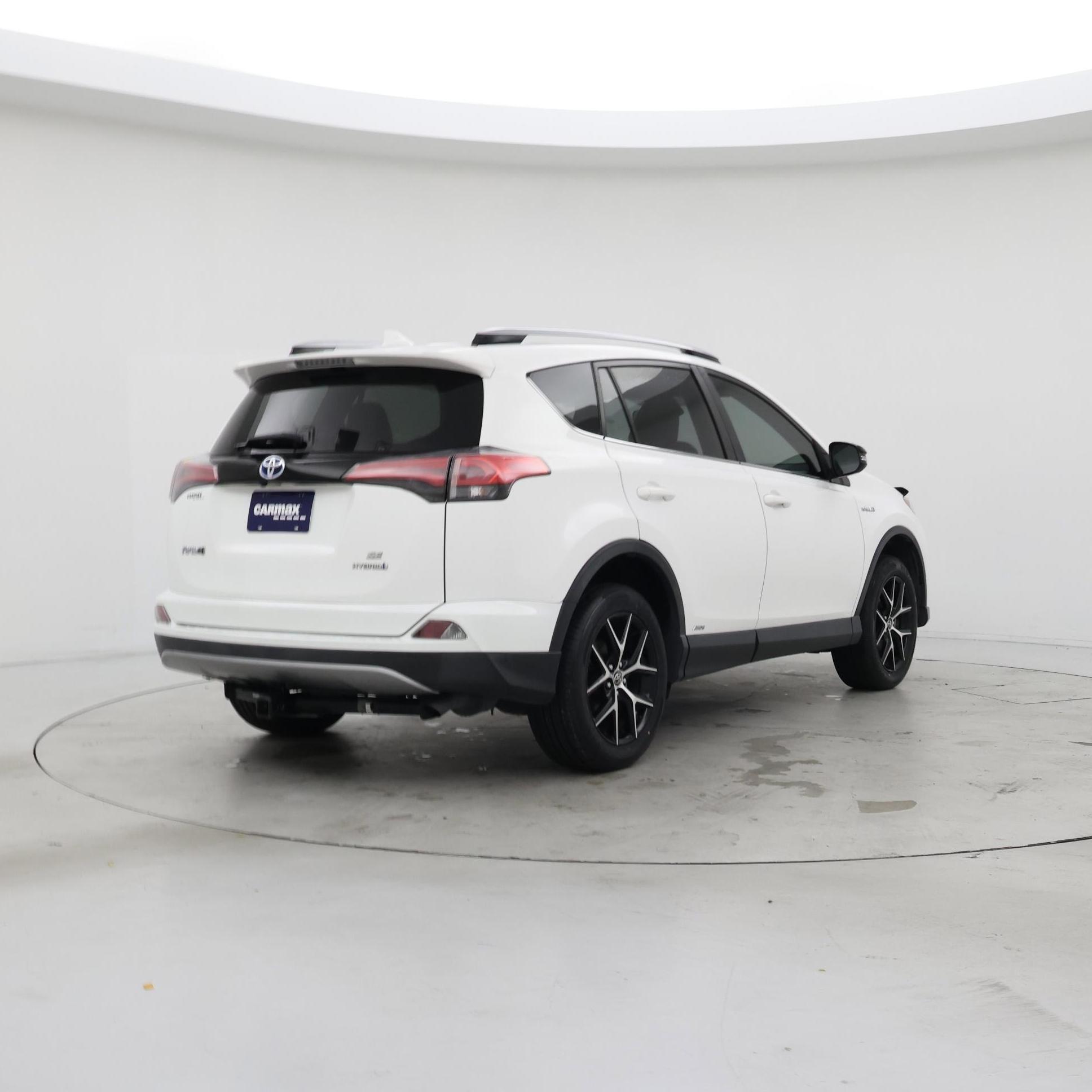 Thumbnail: 2017 Toyota RAV4 - 8