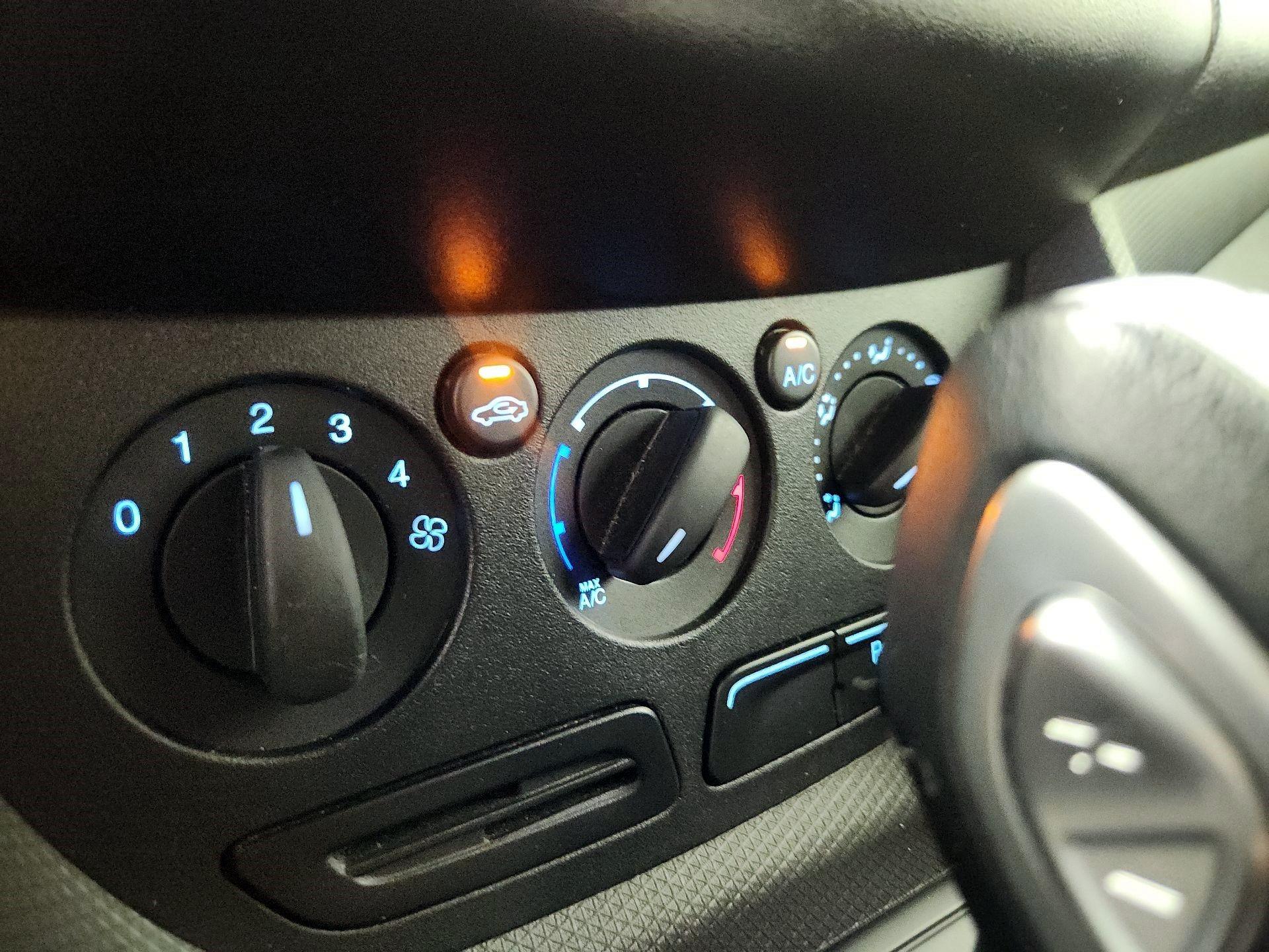 Thumbnail: 2016 Ford Transit Series - 15