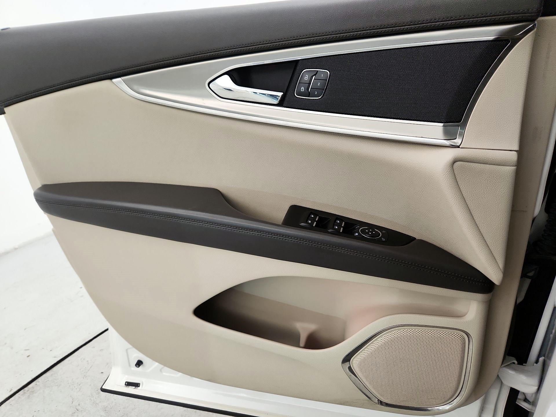Thumbnail: 2016 Lincoln MKX - 12