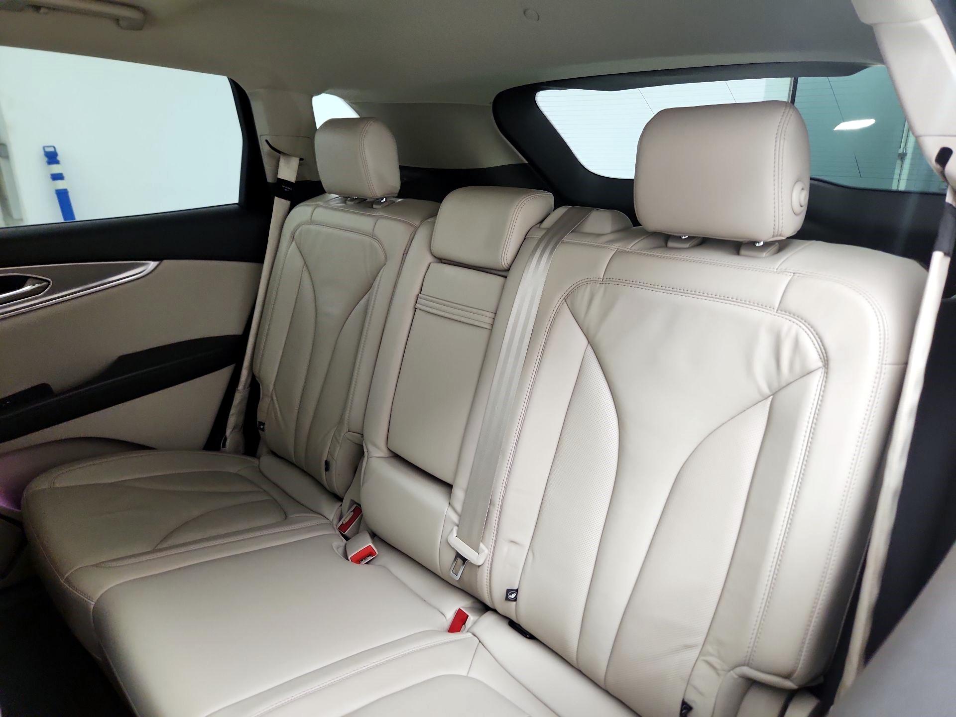 Thumbnail: 2016 Lincoln MKX - 19