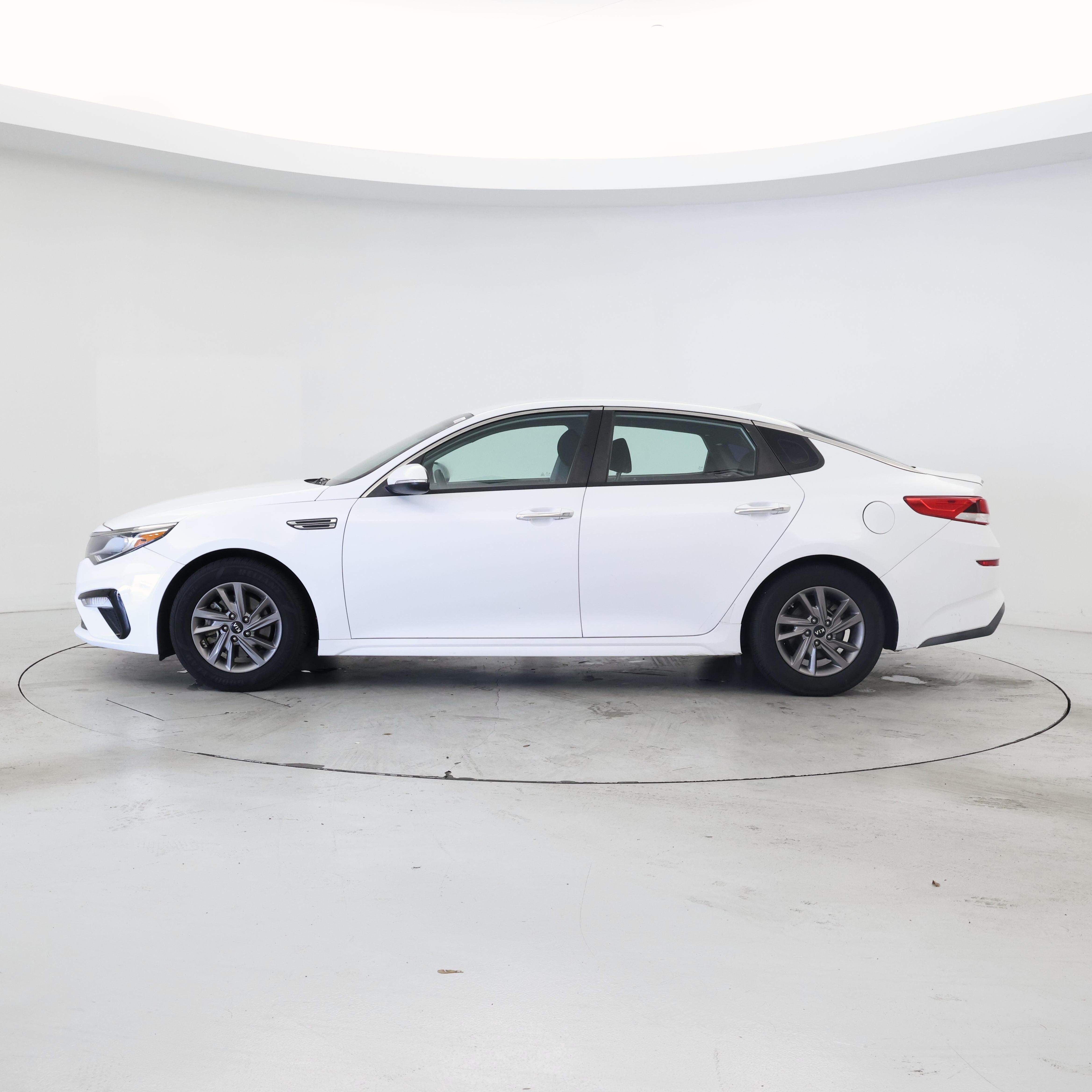 Thumbnail: 2019 Kia Optima - 3
