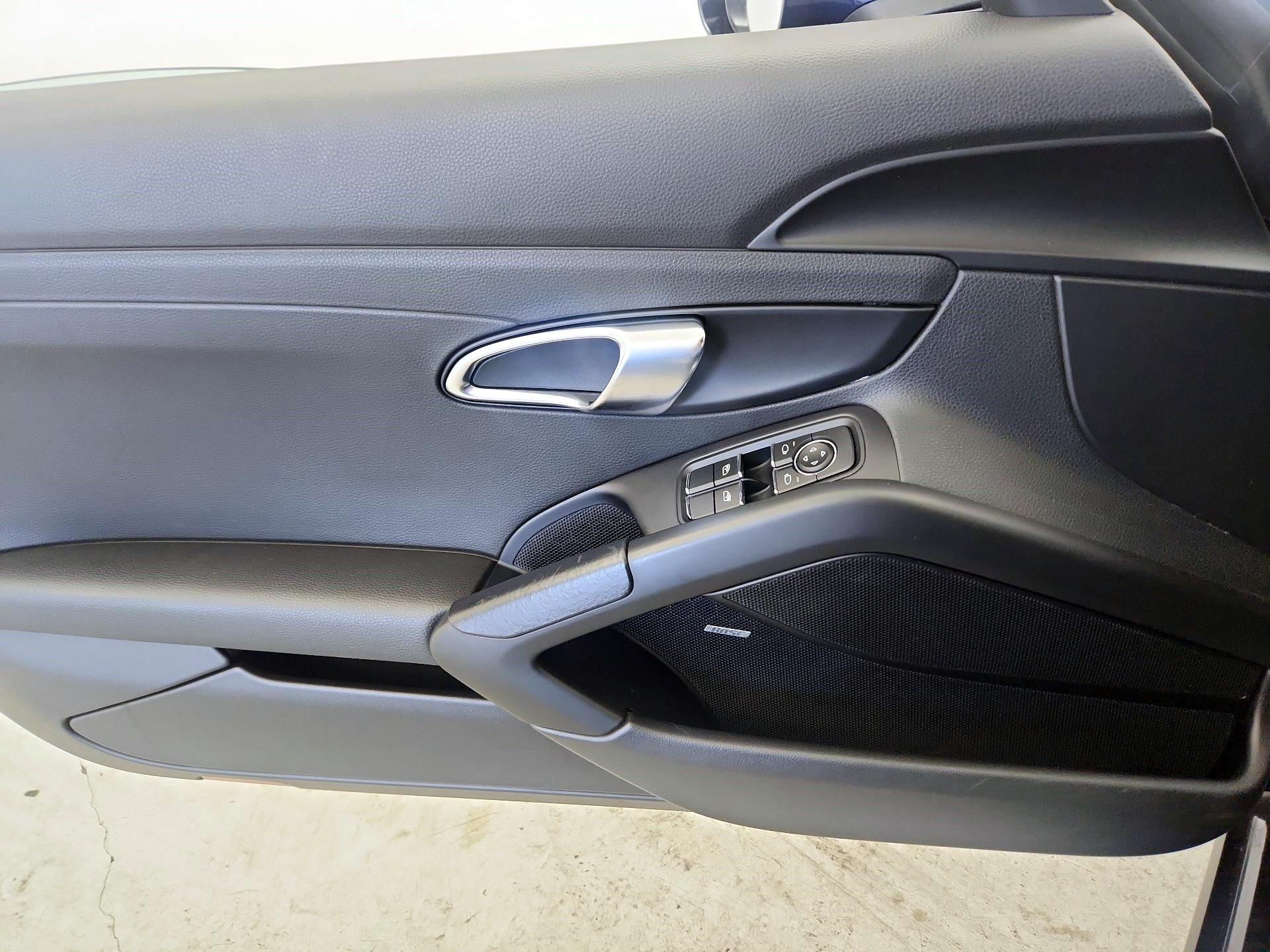 Thumbnail: 2018 Porsche 718 Cayman - 12