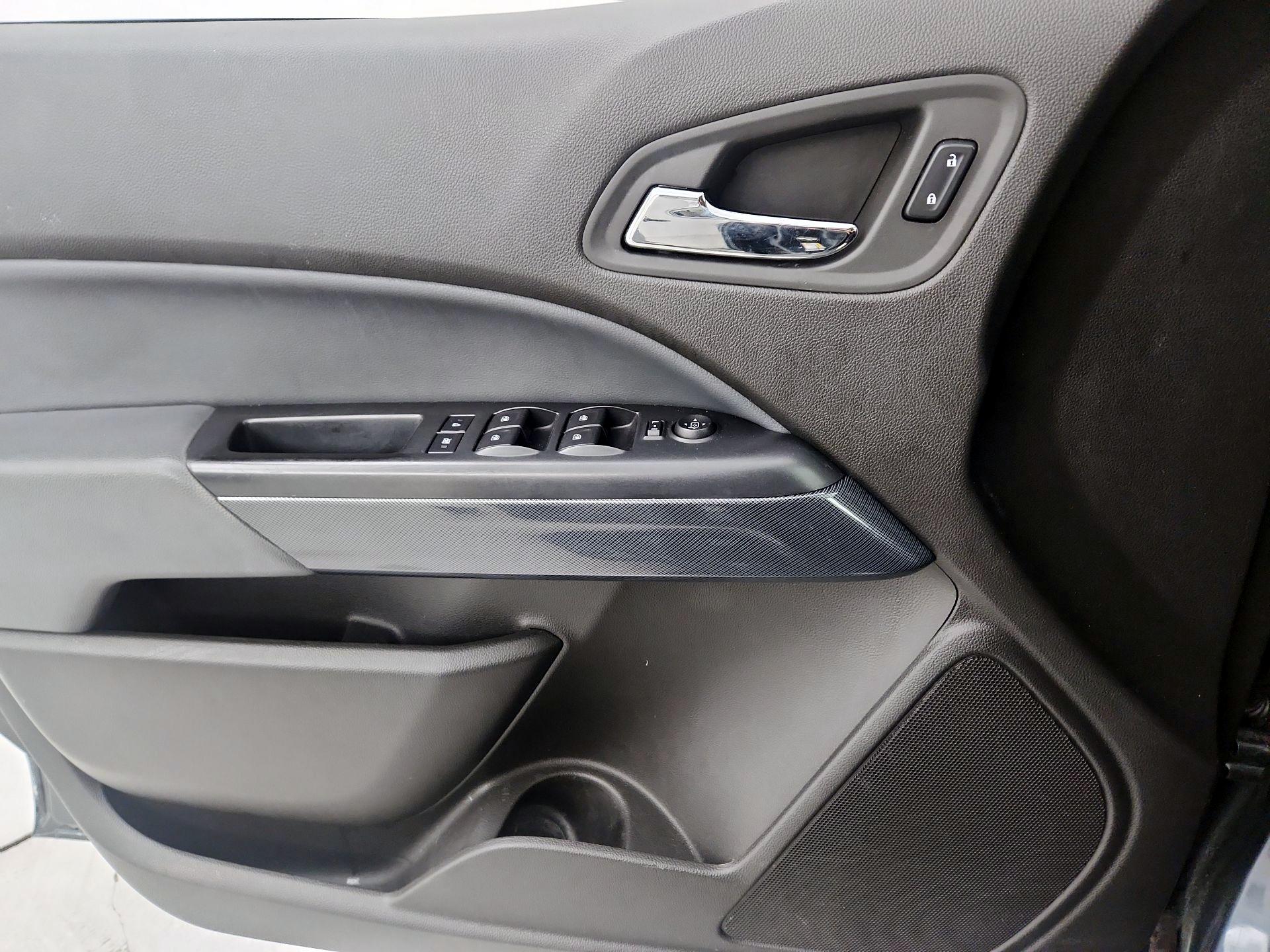 Thumbnail: 2015 Chevrolet Colorado - 12