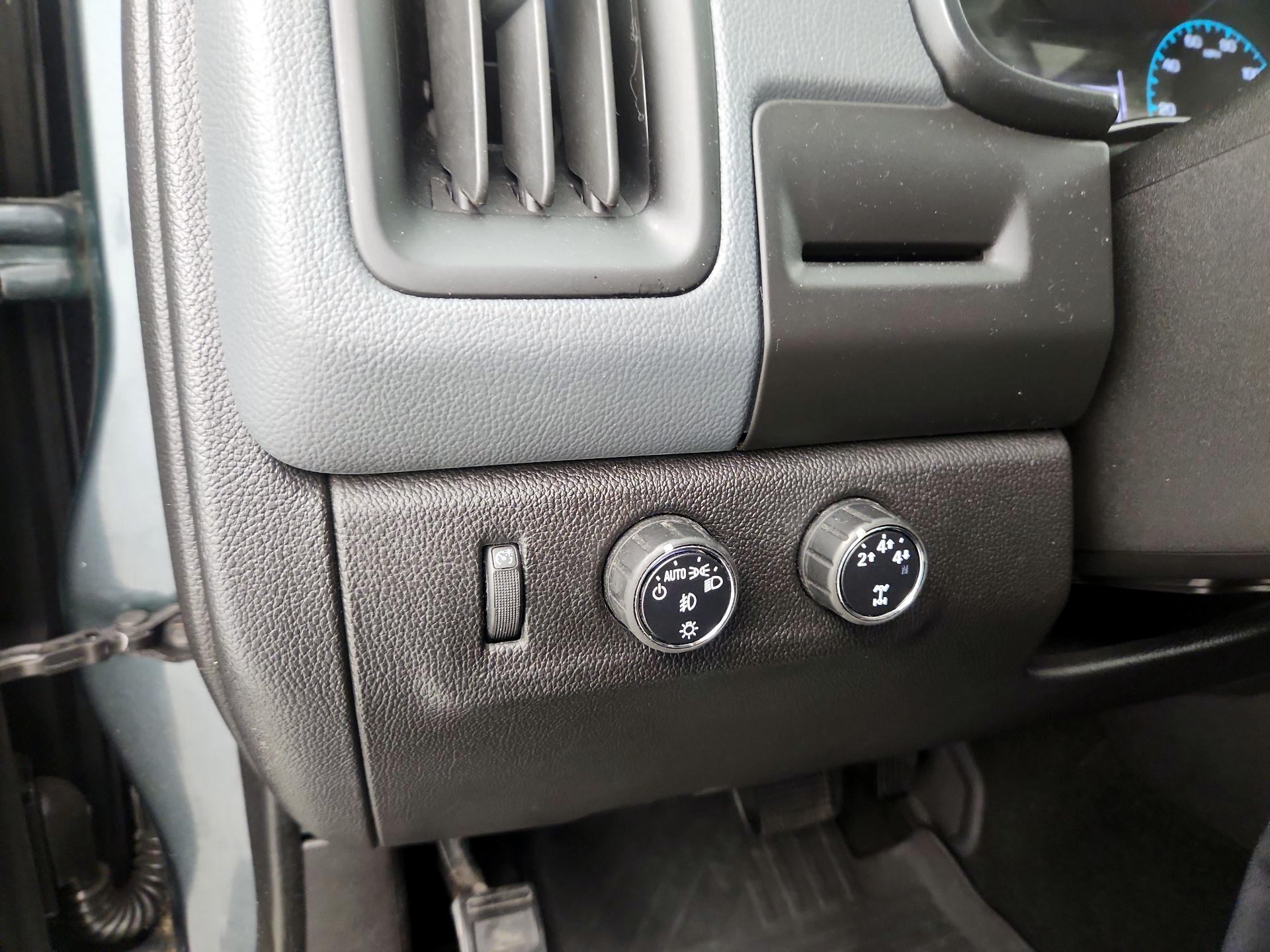 Thumbnail: 2015 Chevrolet Colorado - 13
