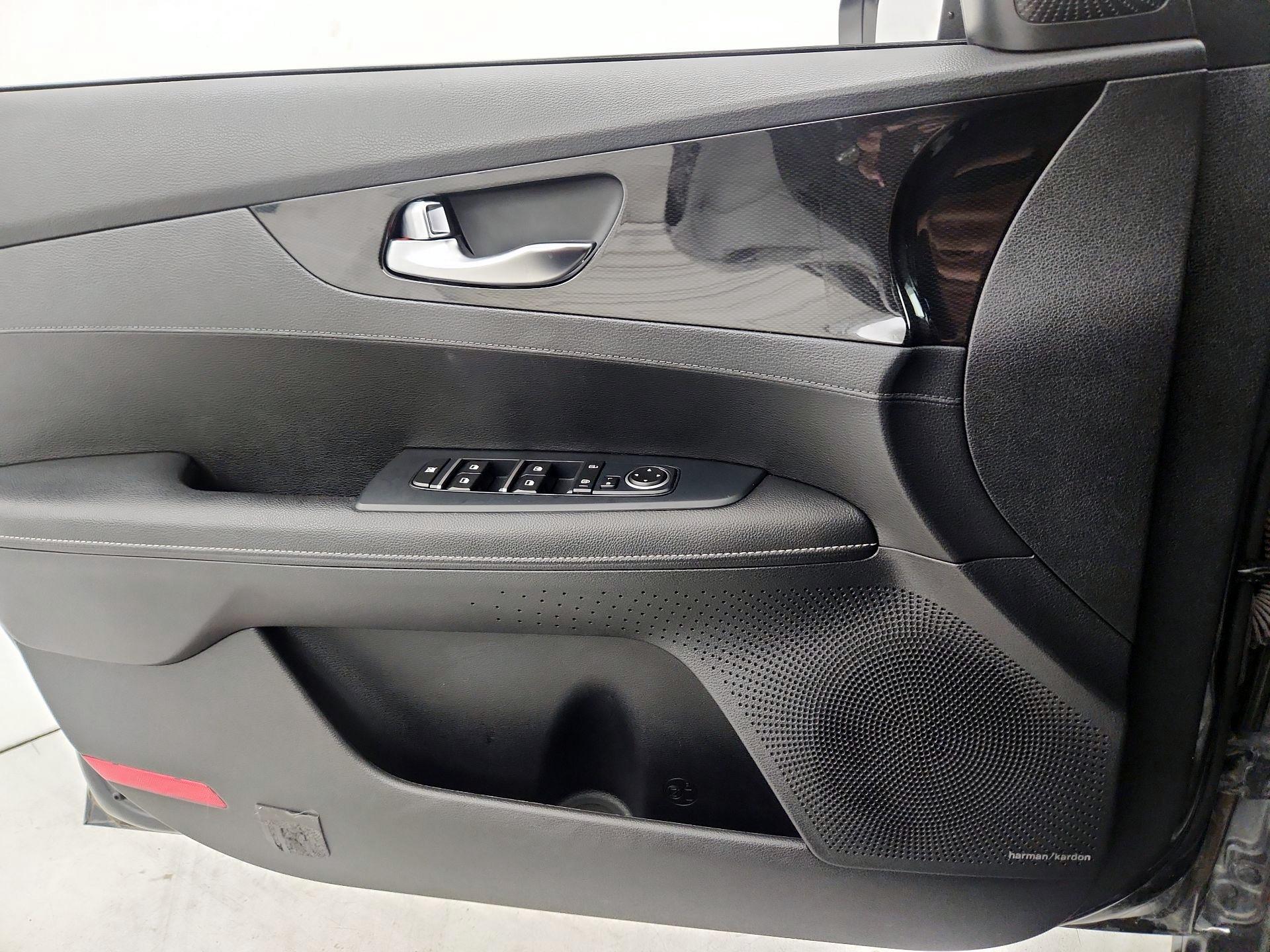 Thumbnail: 2020 Kia Forte - 12