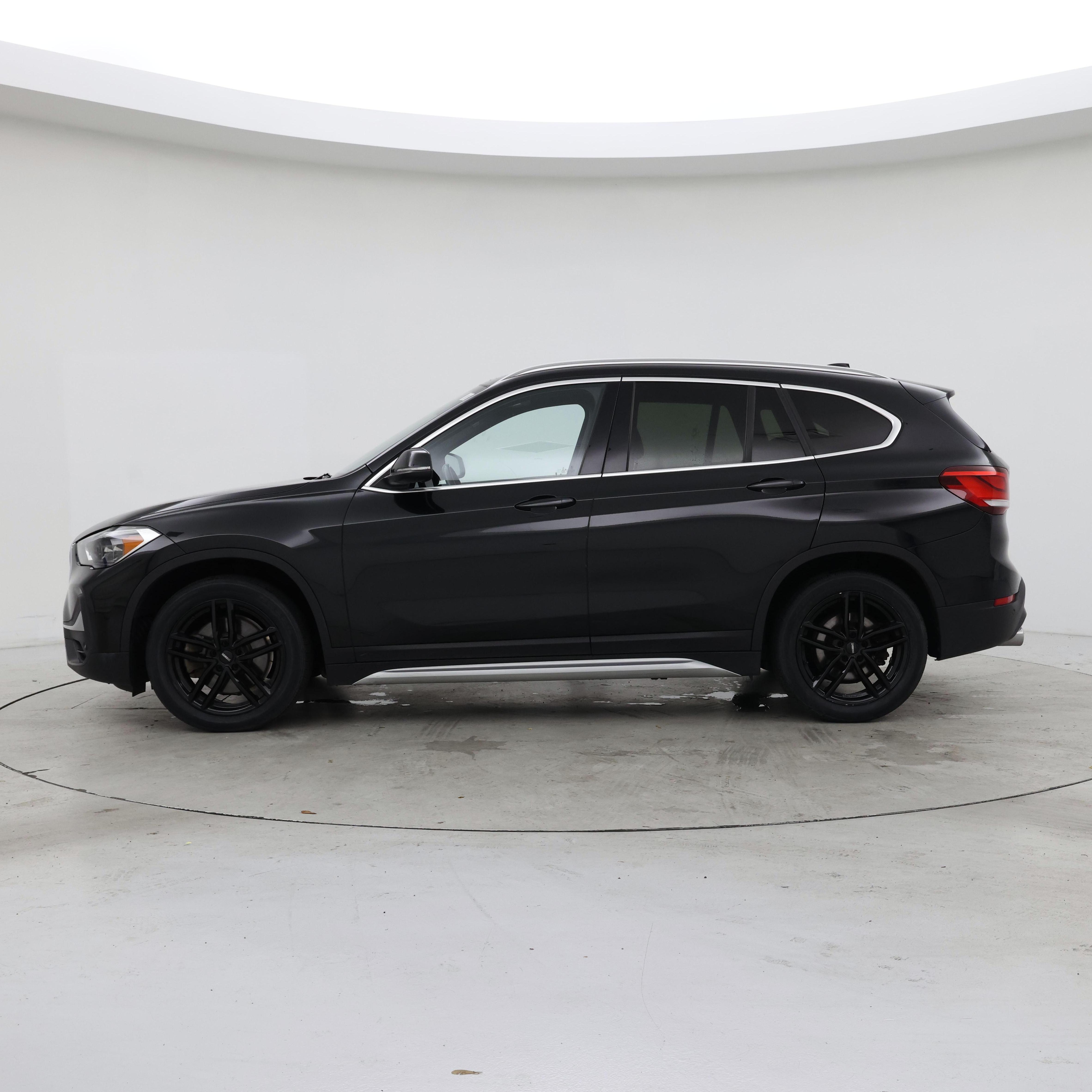 Thumbnail: 2021 BMW X1 - 3