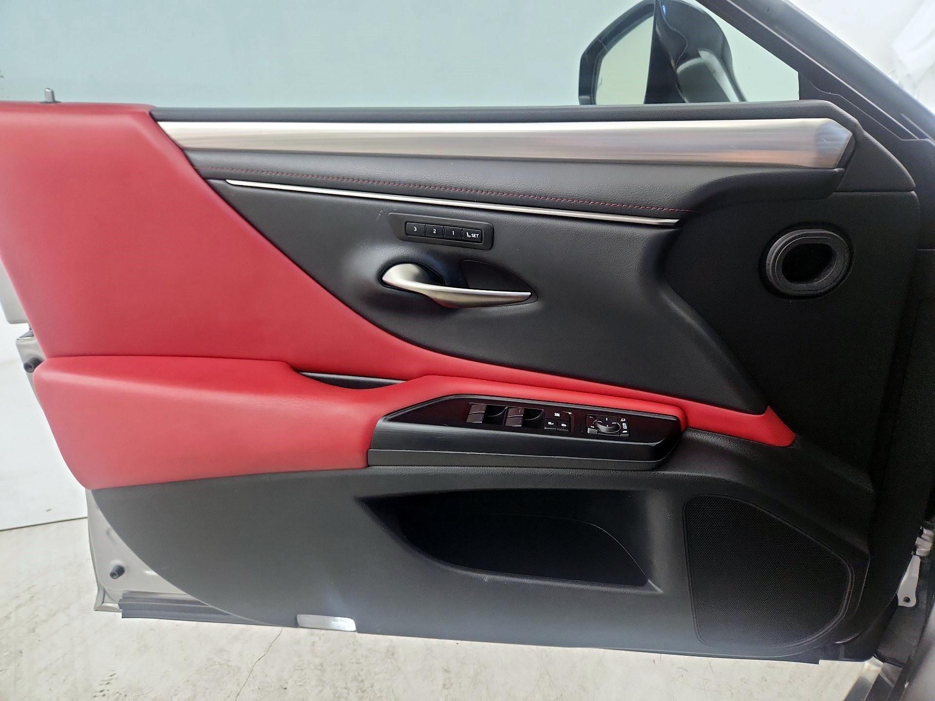Thumbnail: 2020 Lexus ES - 10